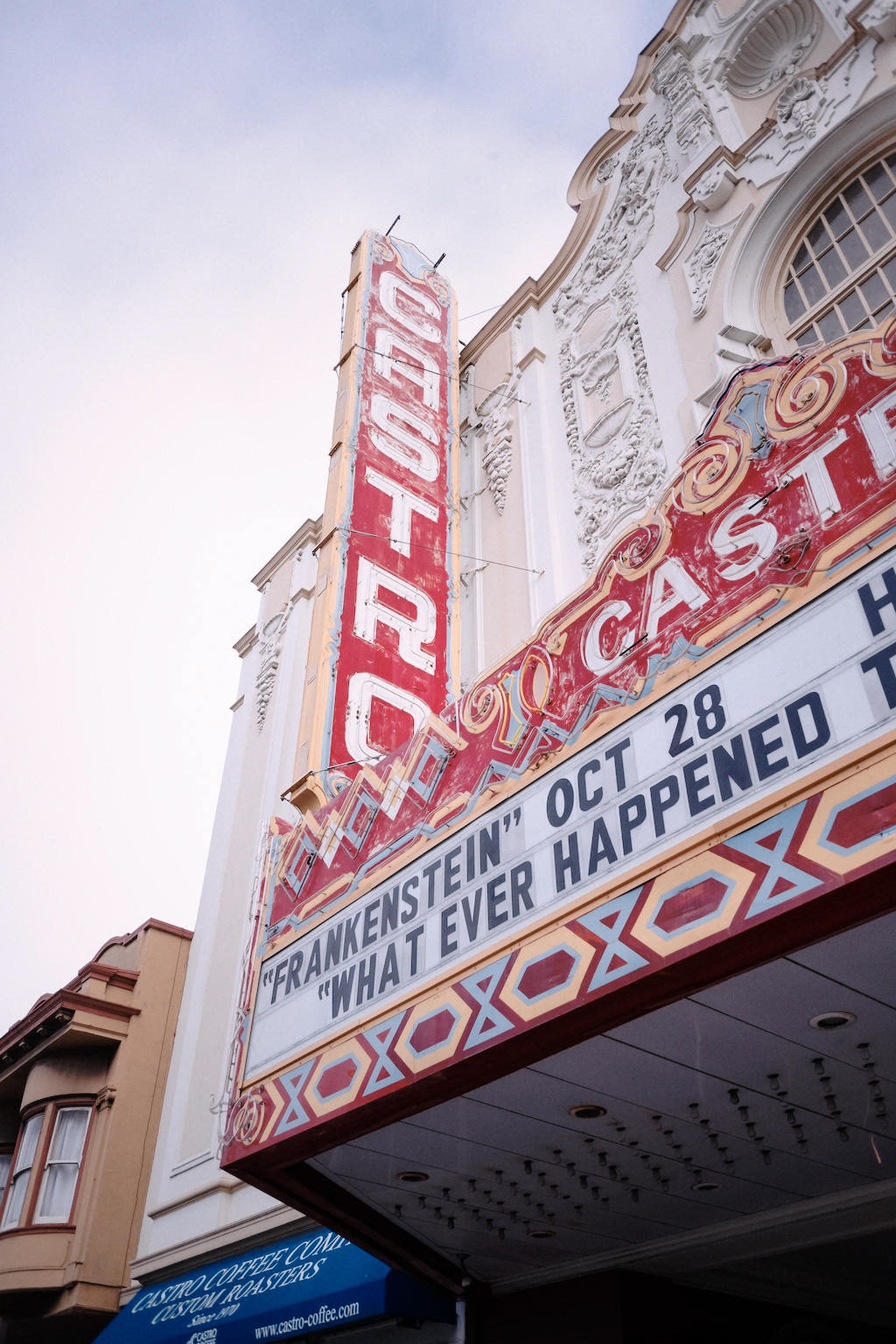 Le Castro Theatre construit en 1922 selon le style baroque colonial espagnol, San Francisco.