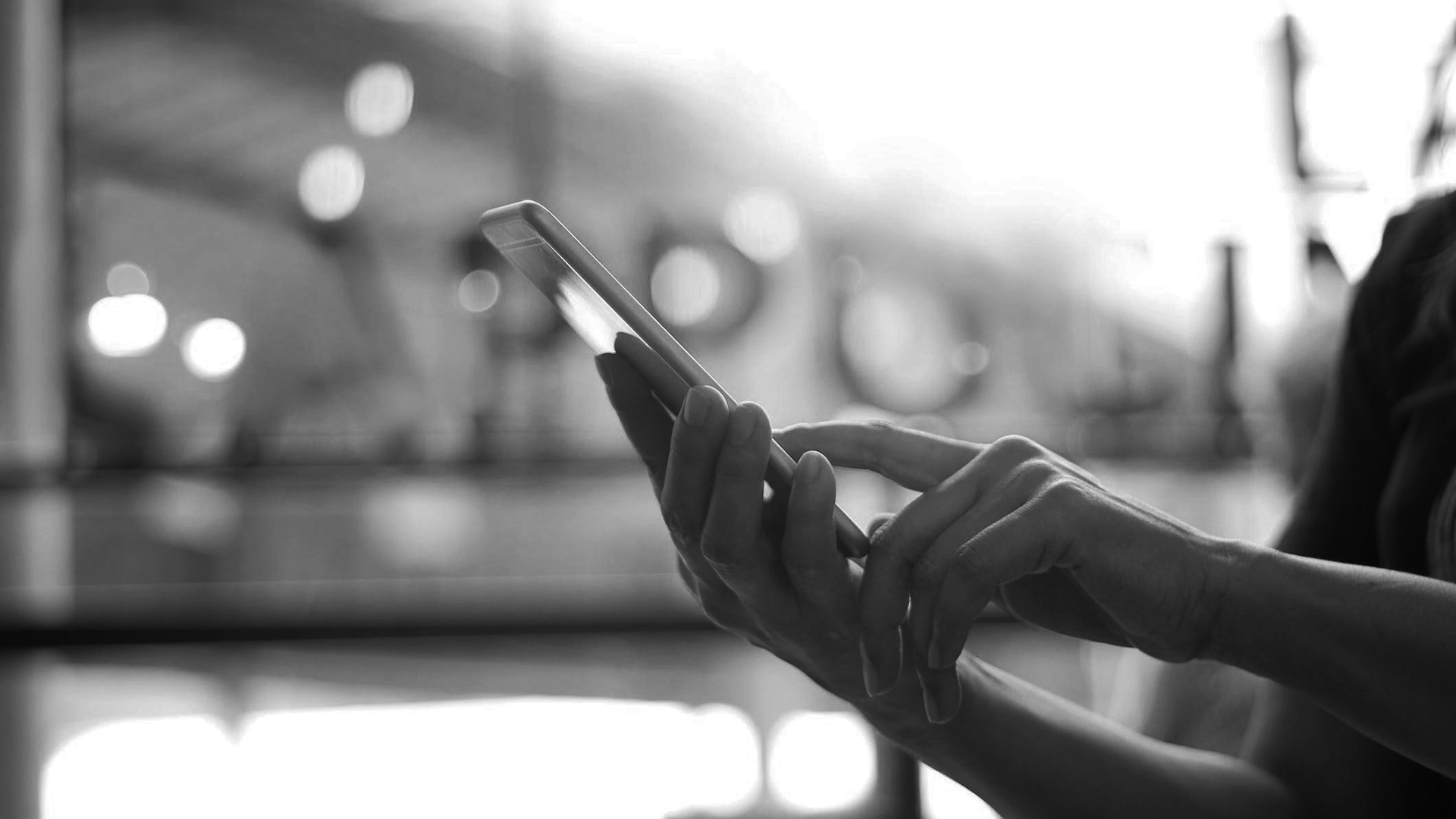 Close-up of women's hands holding smartphone. istockphoto, https://www.istockphoto.com/tr/foto%C4%9Fraf/smartphone-tutan-kad%C4%B1nlar%C4%B1n-elleri-yak%C4%B1n-%C3%A7ekim-onu-izlerken-sms-mesaj-e-posta-cep-gm973136978-264824623. Accessed 21 April 2021.