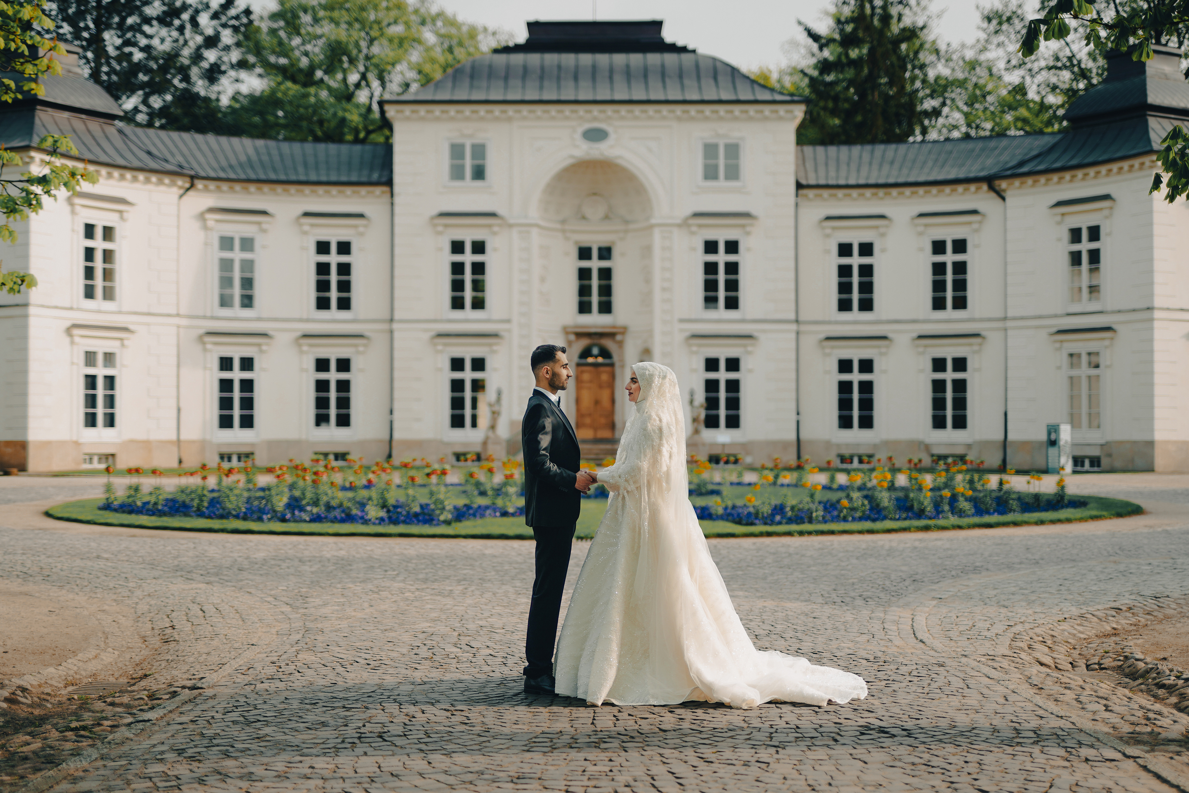 wedding photo of a couple in warsaw