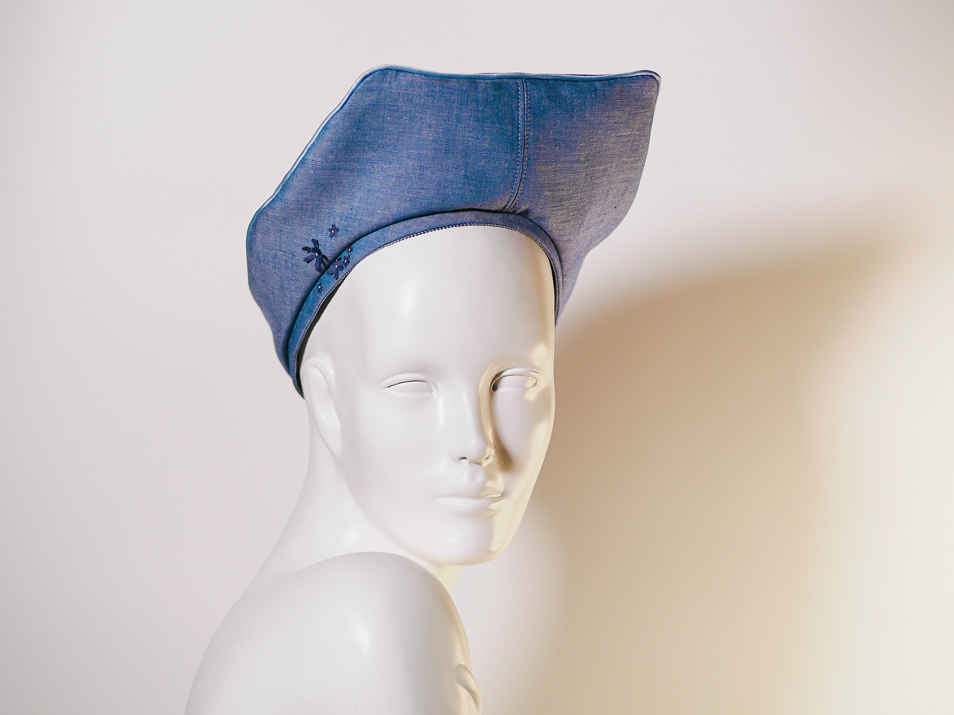 ALLIUM • angular beret