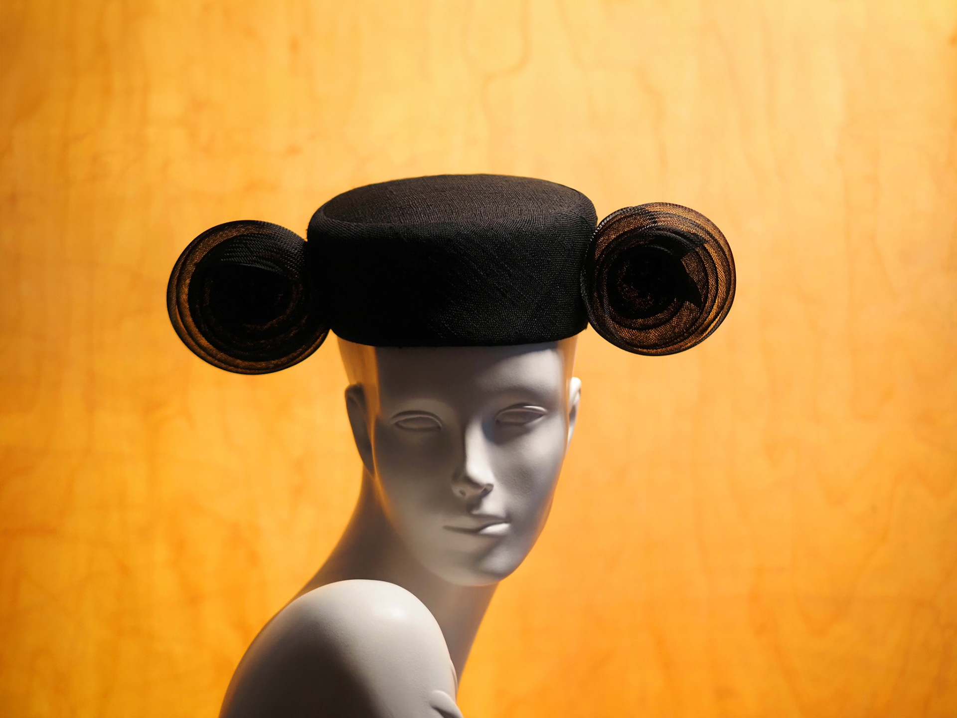 DROPLETS • montera in hessian with flower swirls