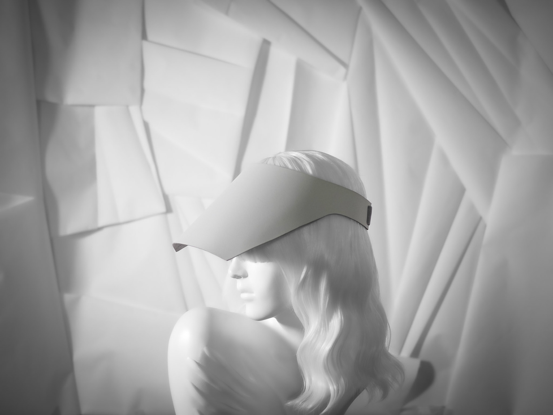 TEE • sun visor in leather