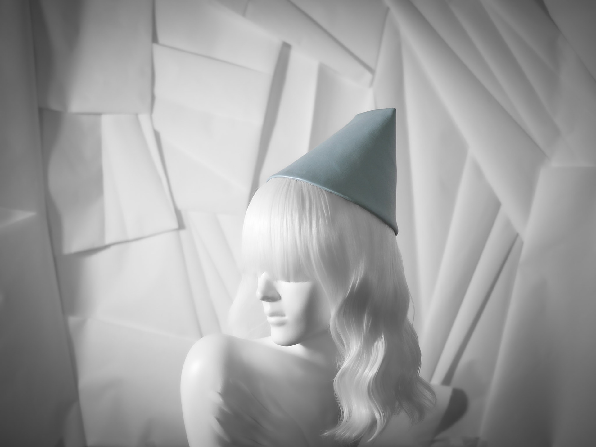 AVA • cropped party hat in leather