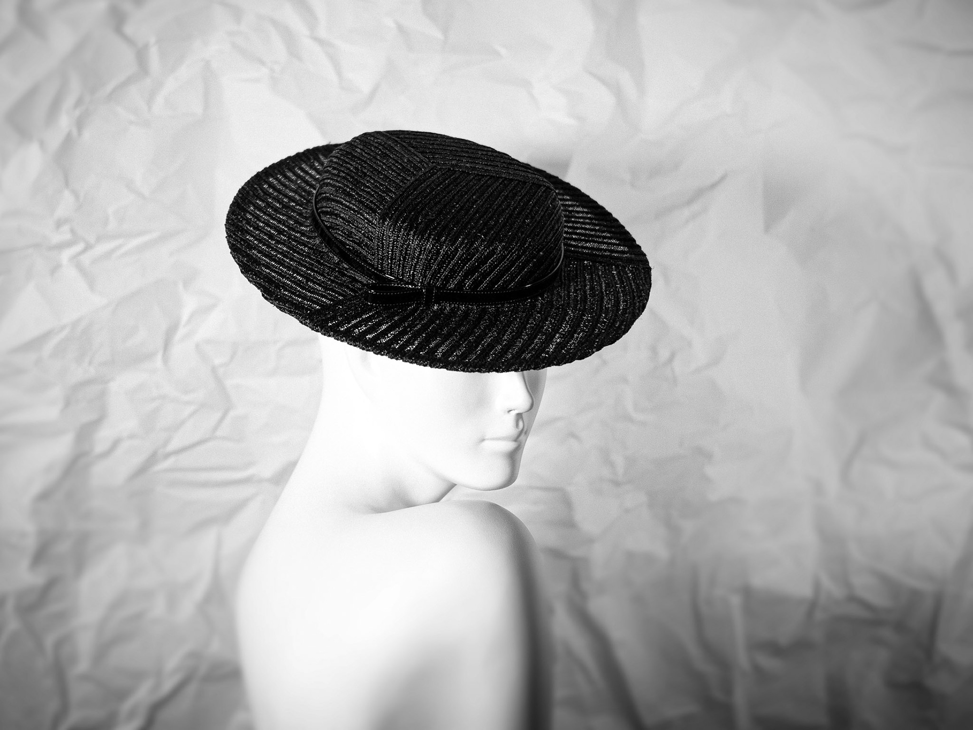 VESTA • sectional boater with bow