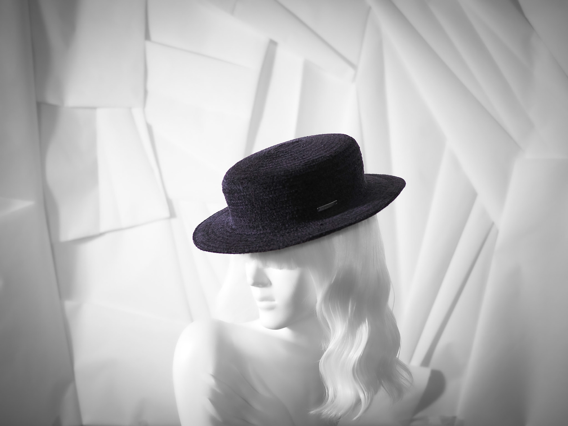 GIO • medium boater in chenille braid