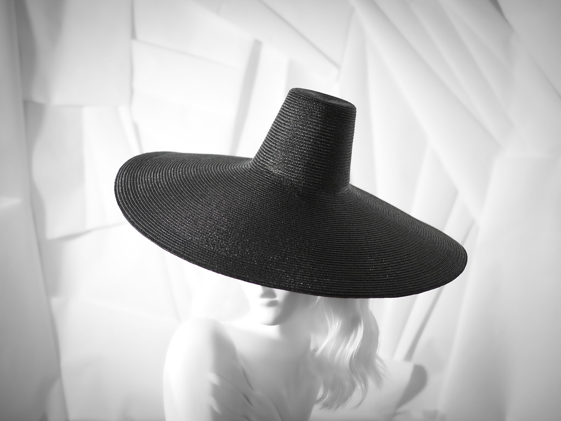 PEU • large brimmed hat in stitched braid 