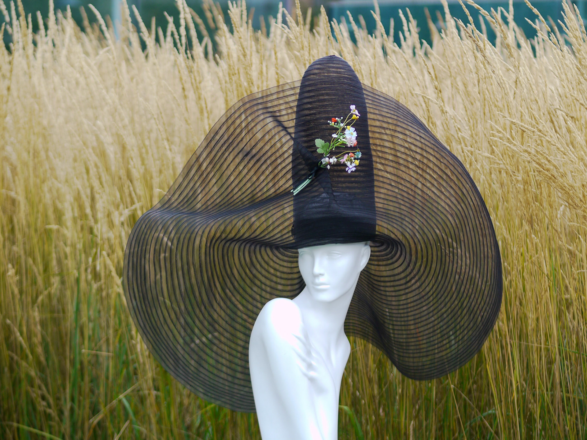 GRANDIOSA • oversized sombrero