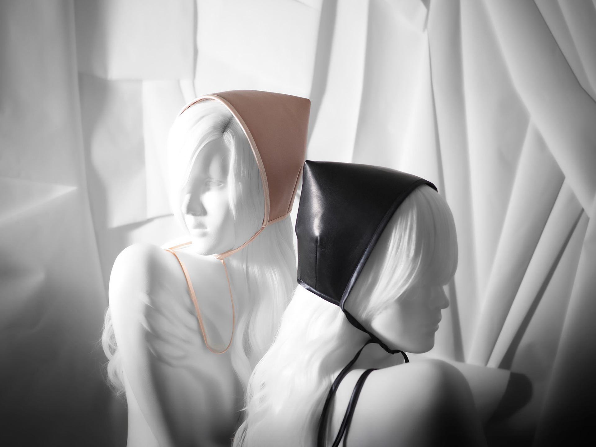 IXI • pixie caps in leather with ties