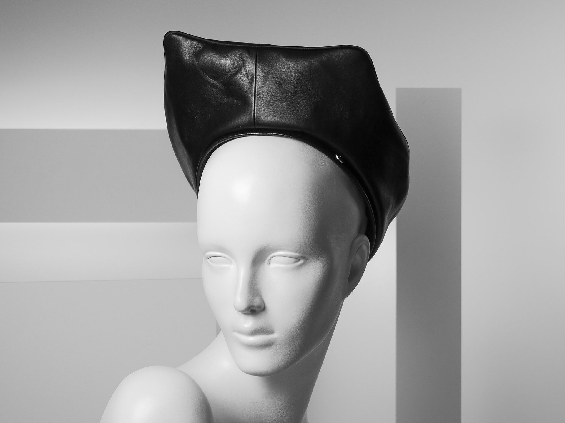 NOOR • angular beret