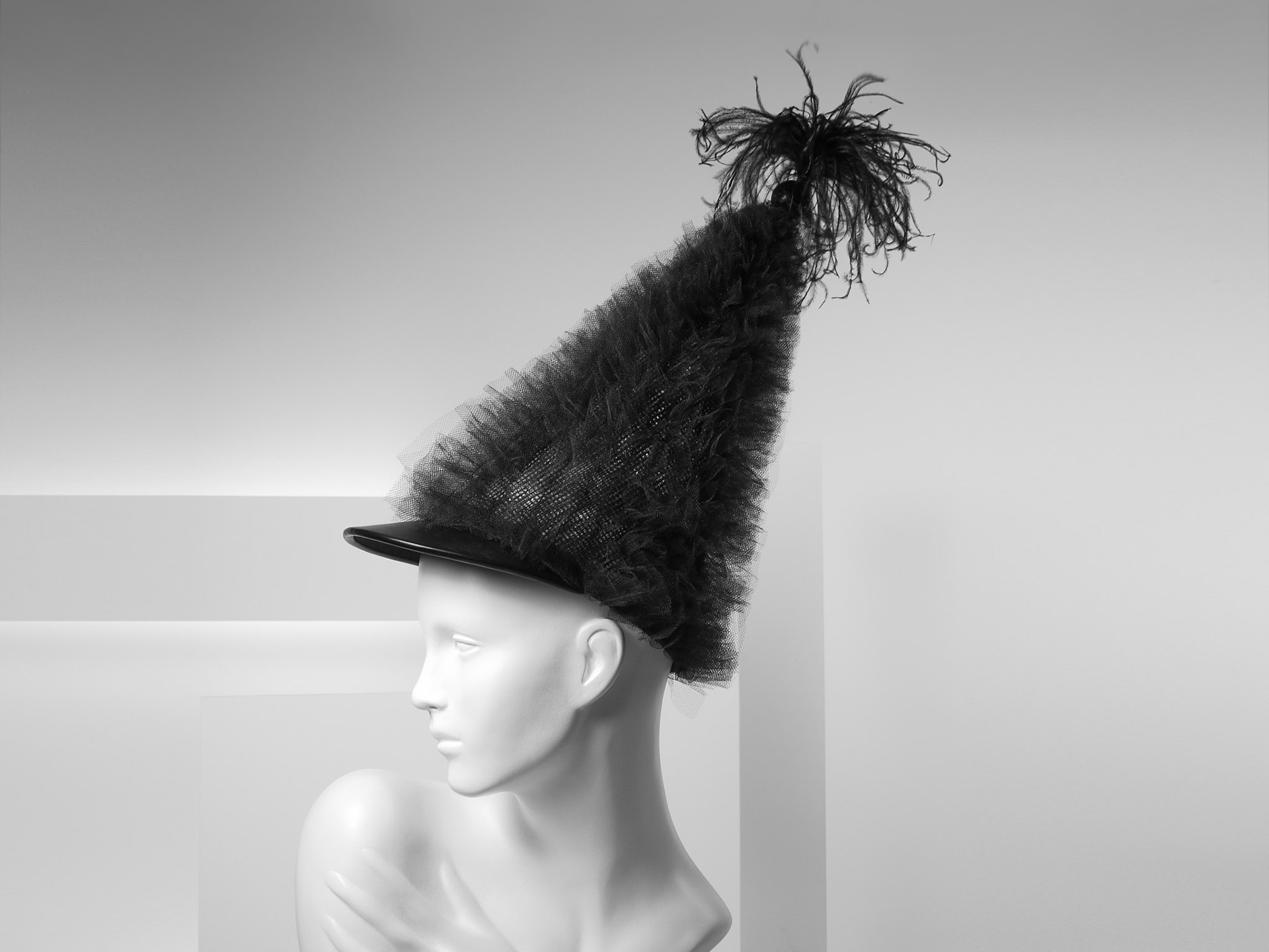 DOONY • hennin cap