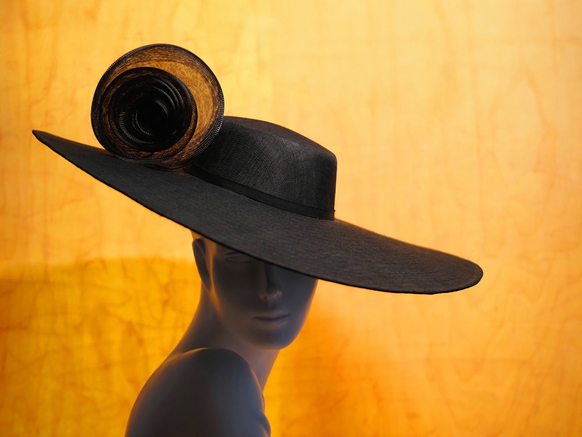 WAVE • cartwheel in hessian with flower swirl