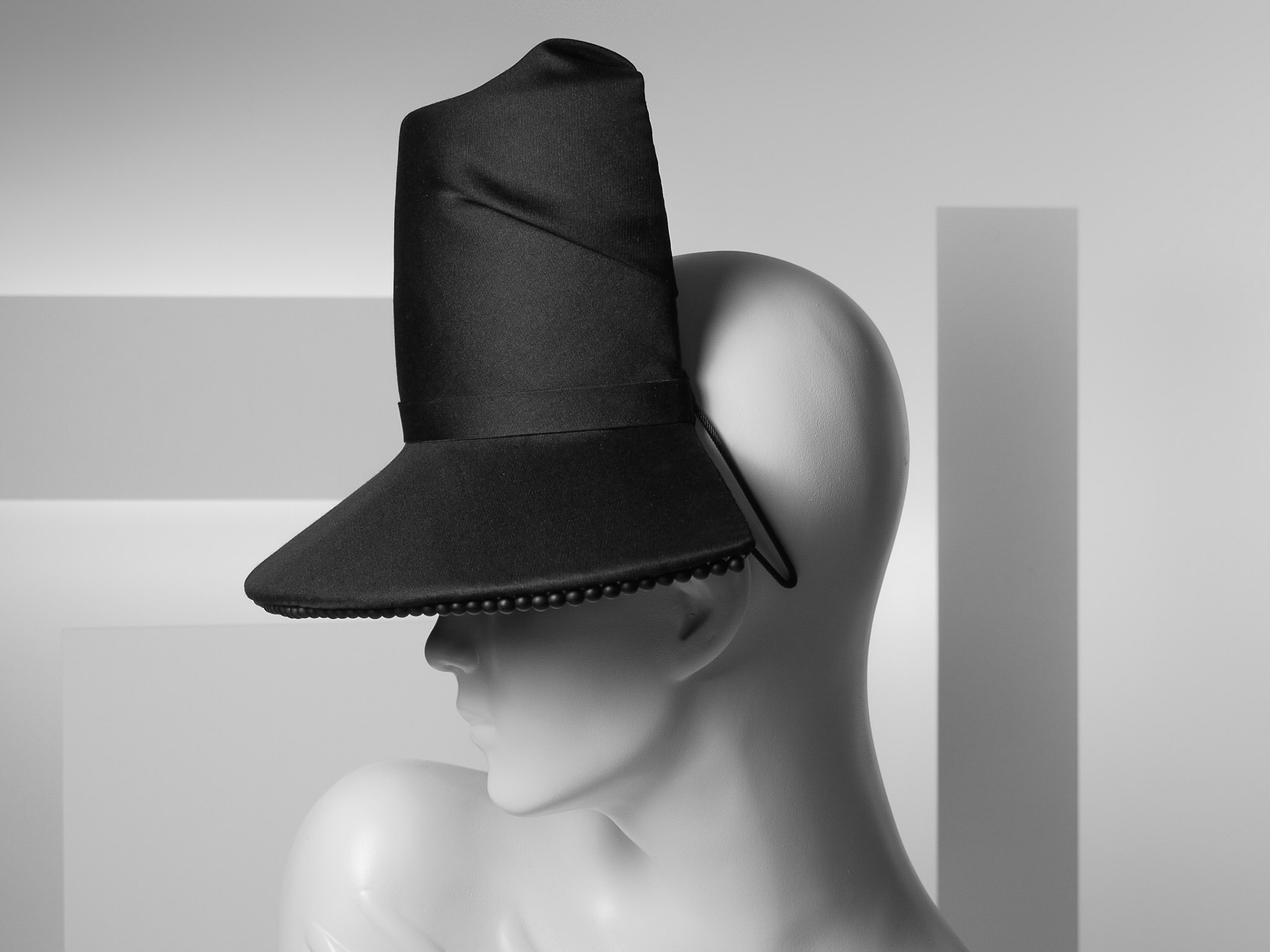 OLGA • demi-cloche (side)