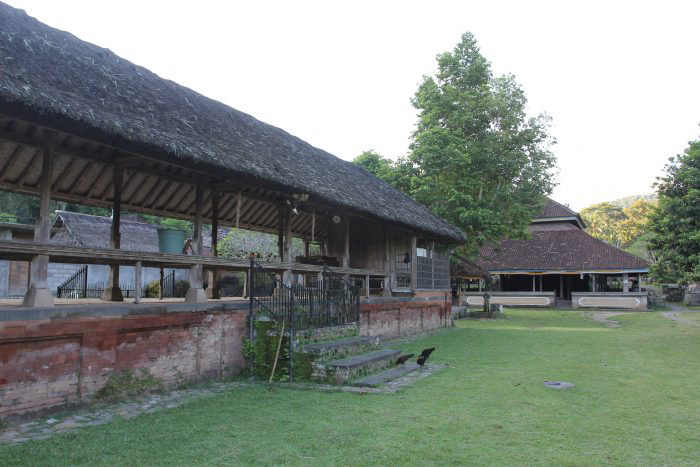 House and Art Shop