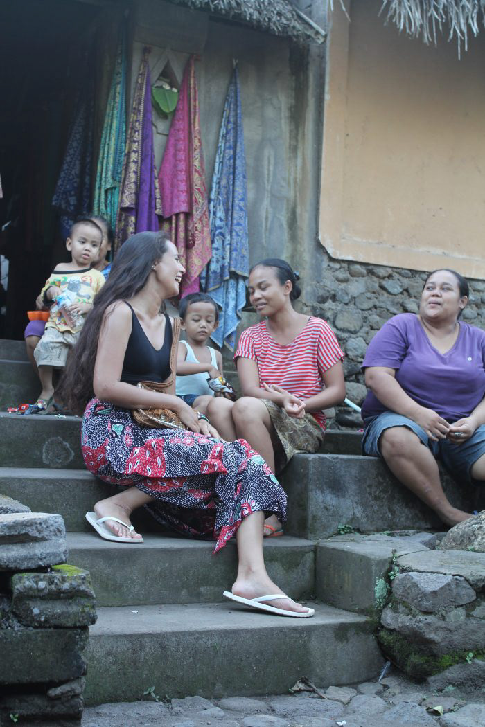 Fiona Callaghan interacting with the Bali Aga