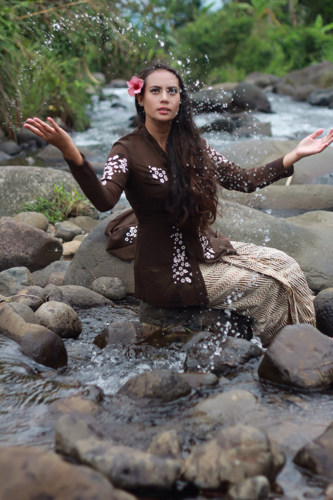 Wearing Kebaya in Tasikmalaya, West Java