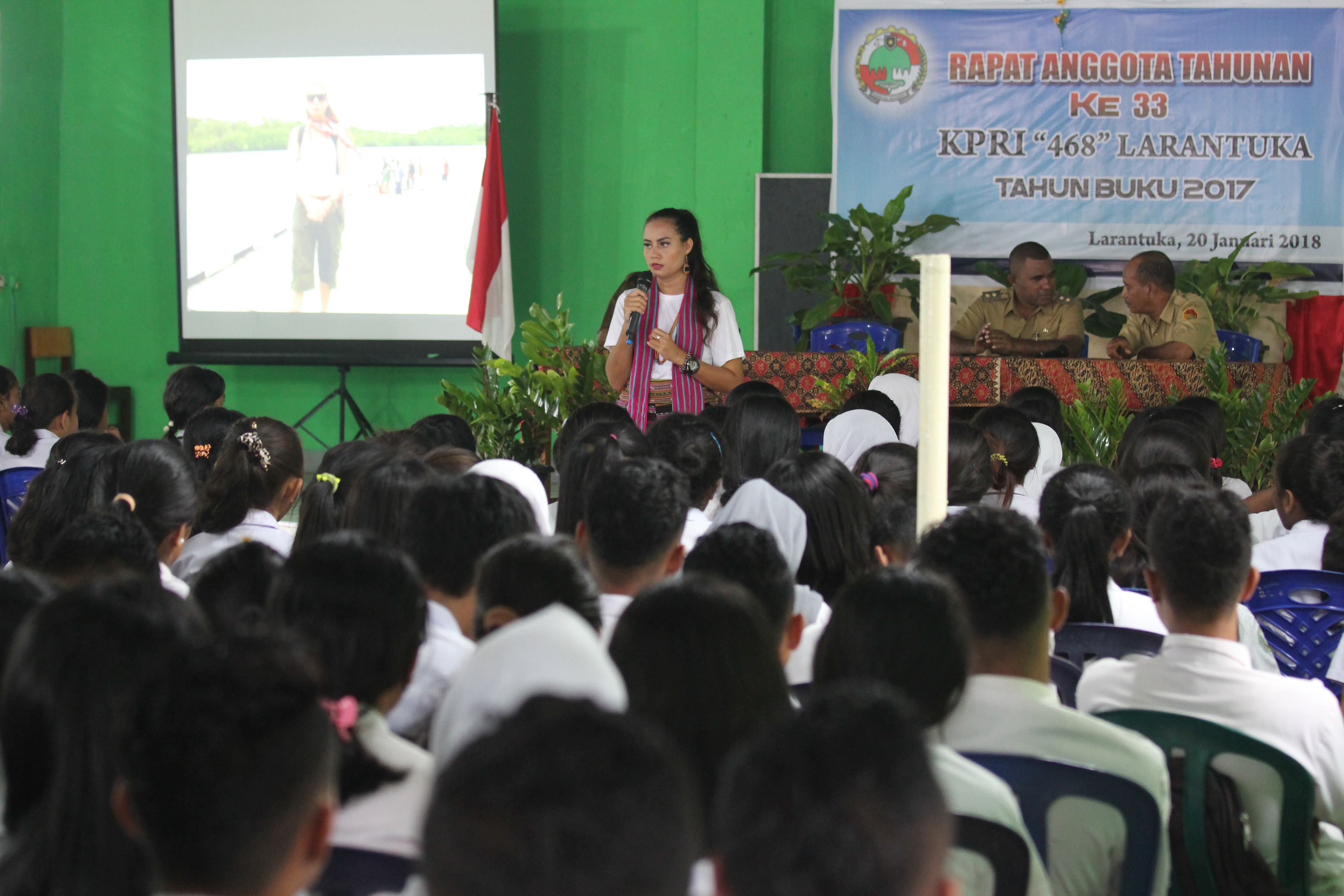Schools in East Flores