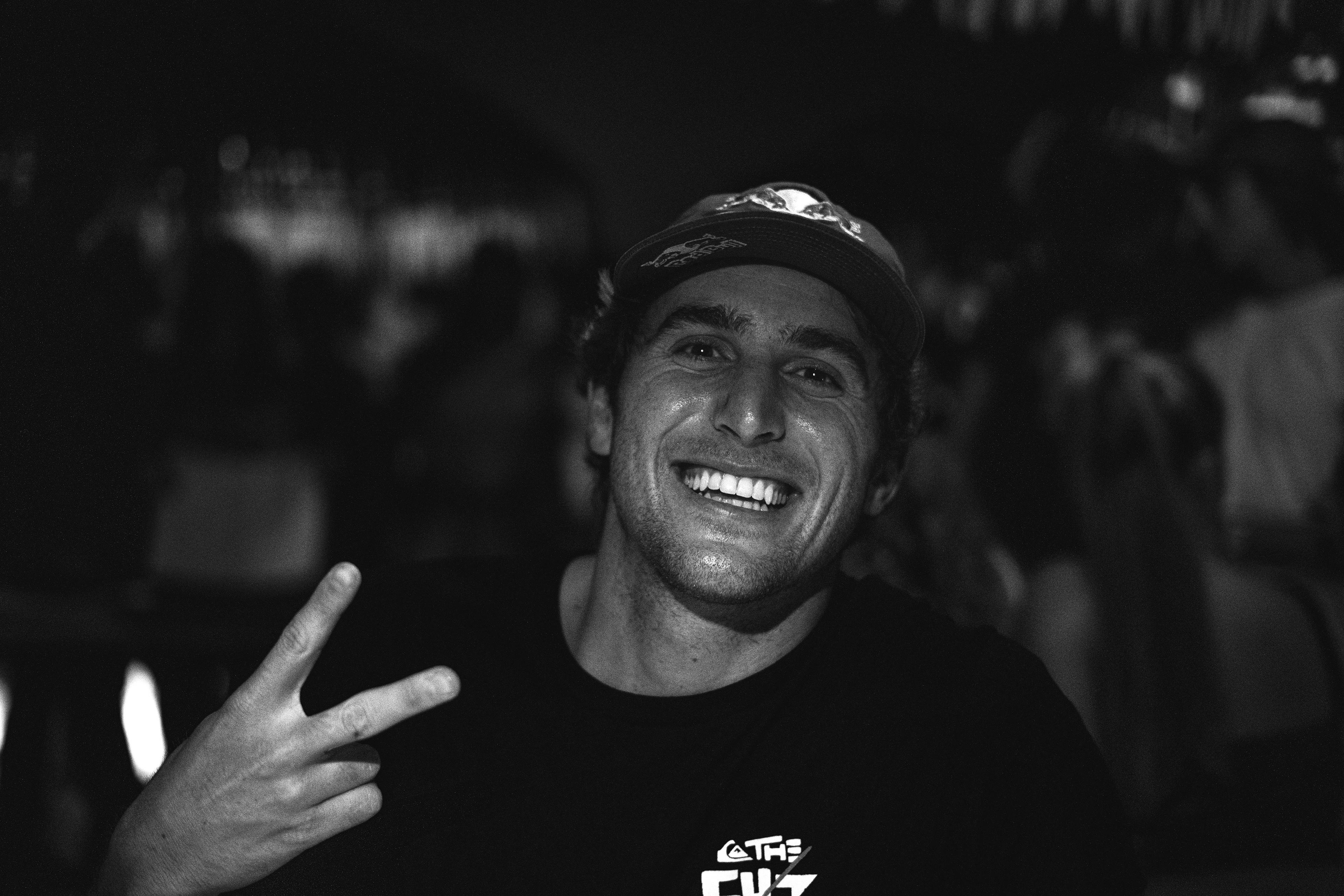 Il surfista romano Leonardo Fioravanti all'evento per l'uscita del suo nuovo video "The Cut"