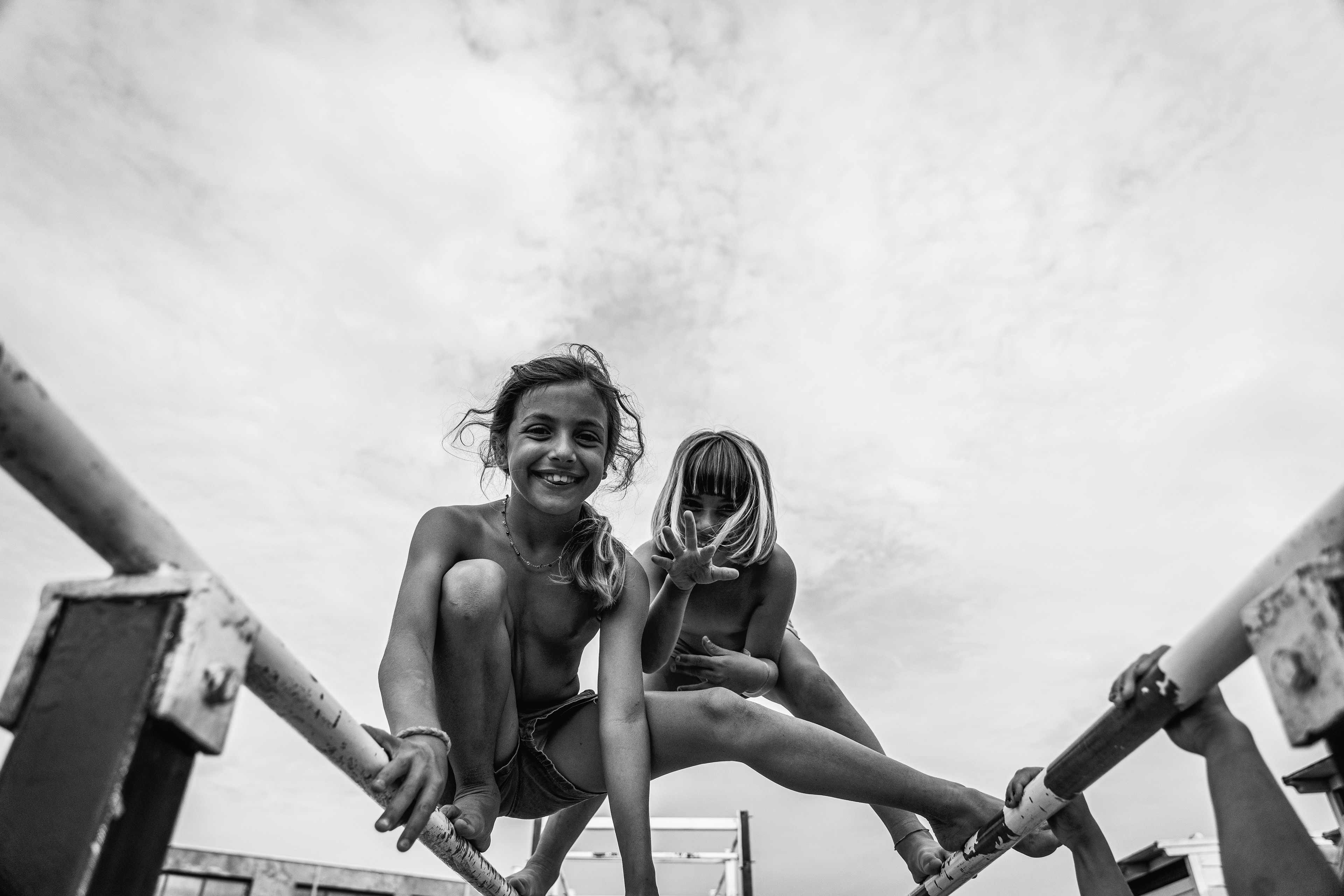 A typical life in Ostia (Rome), three sisters play on the beach.
