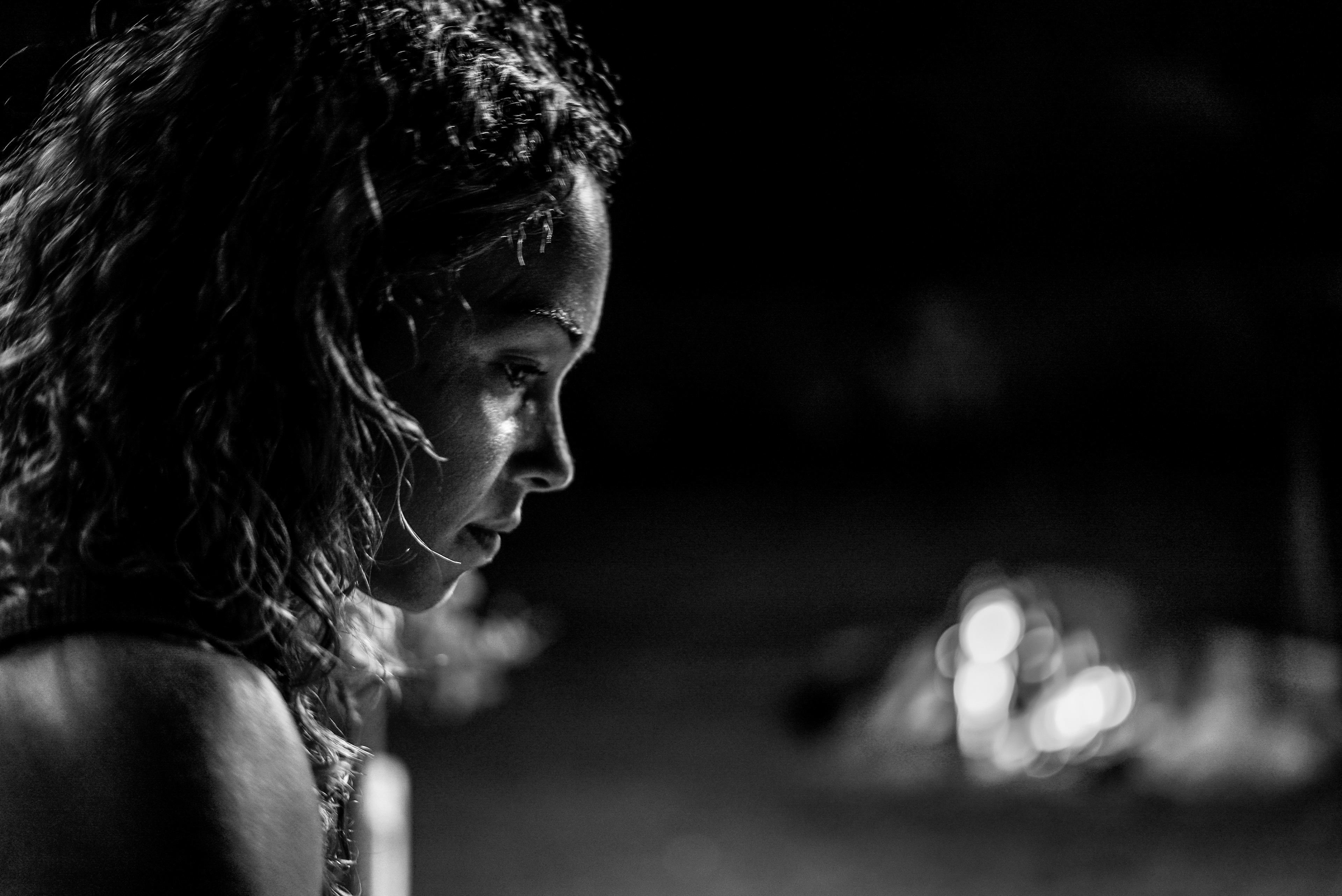 She is Carolina. She is a dancer and surfer.