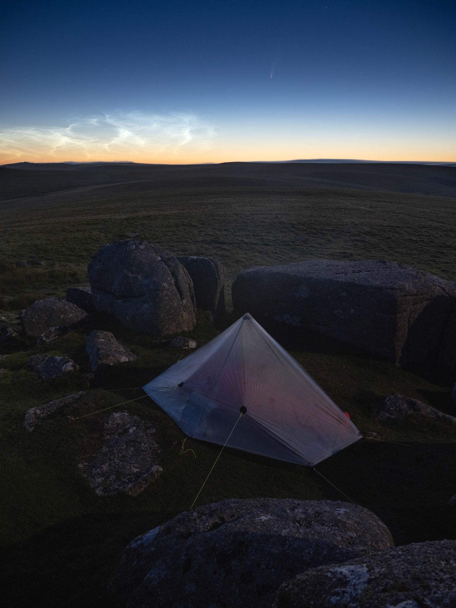 comet NEOWISE over  Roos Tor