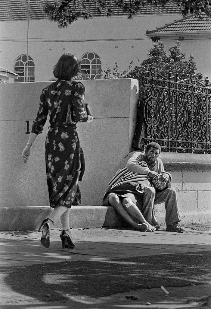 Green Point, Cape Town, 1977; a residential suburb close to the city centre. The effect of apartheid was to engender feelings of indifference across the colour line.