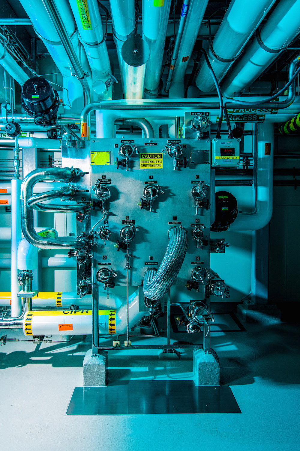 Labeled Manifold Equipment