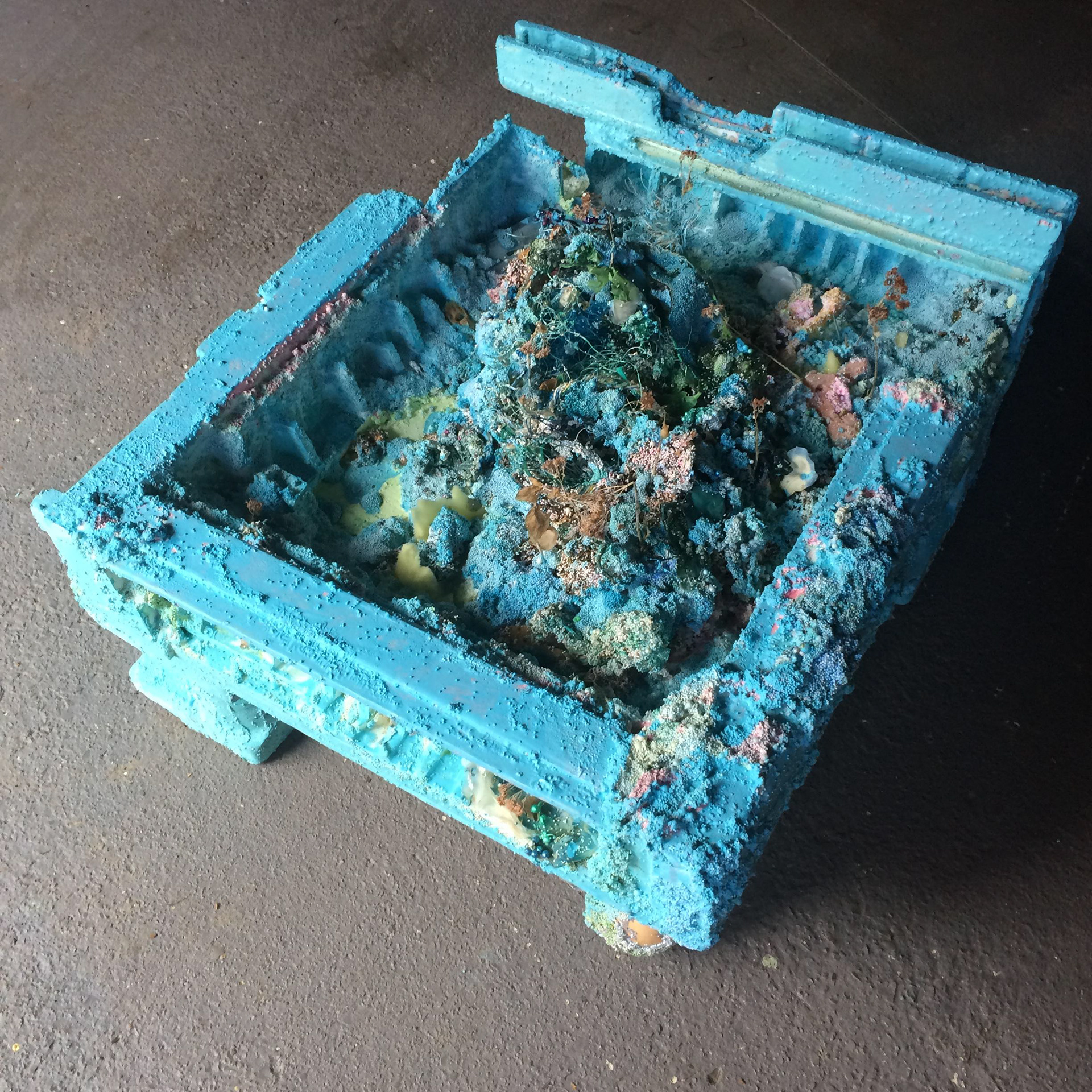 La piscine, 2014. 50 x 50 x 45 cm 