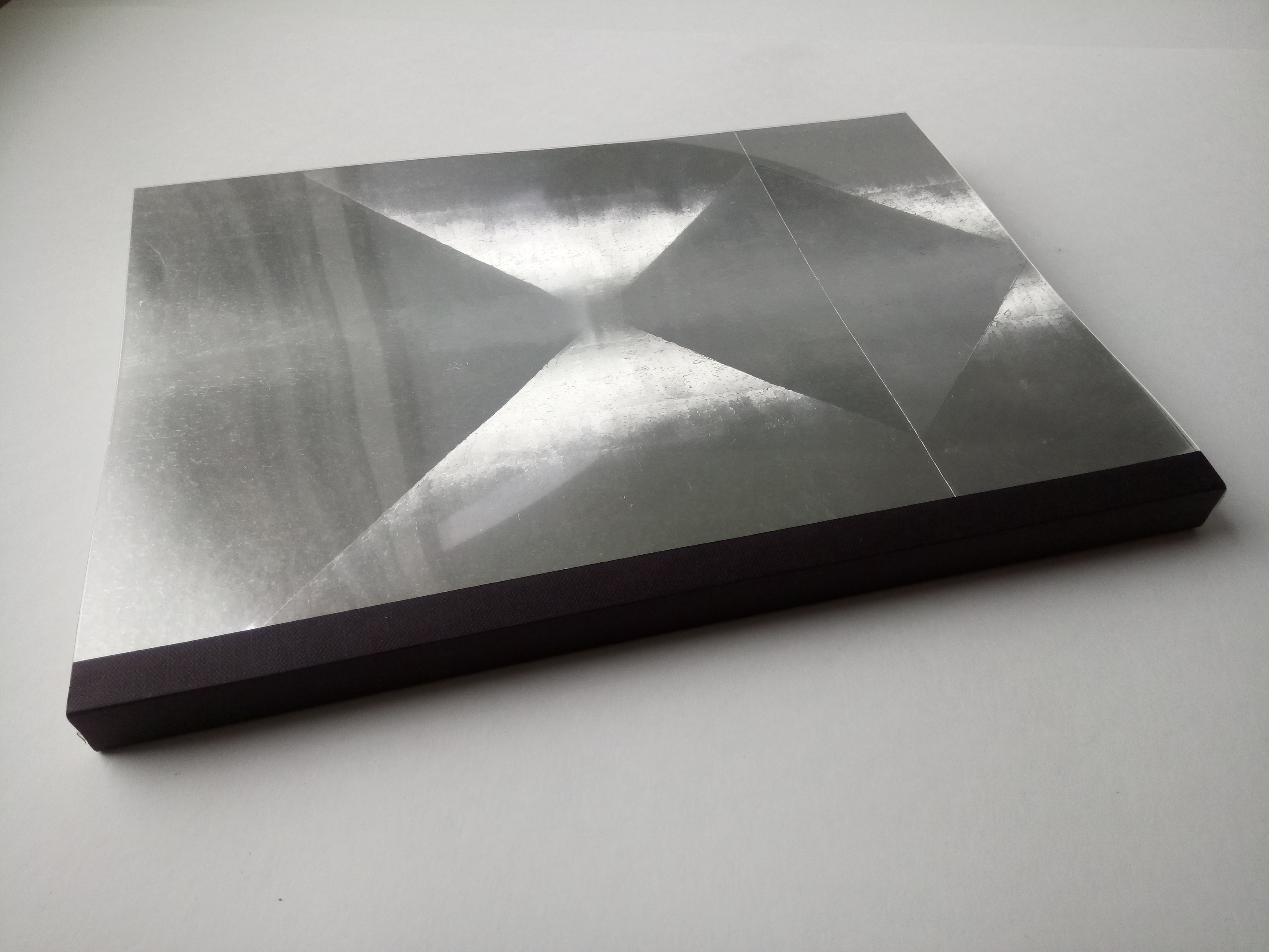 Protoédition de 316 pages. 21 x 29,5 x 5 cm. Couverture Procédé Héliophore