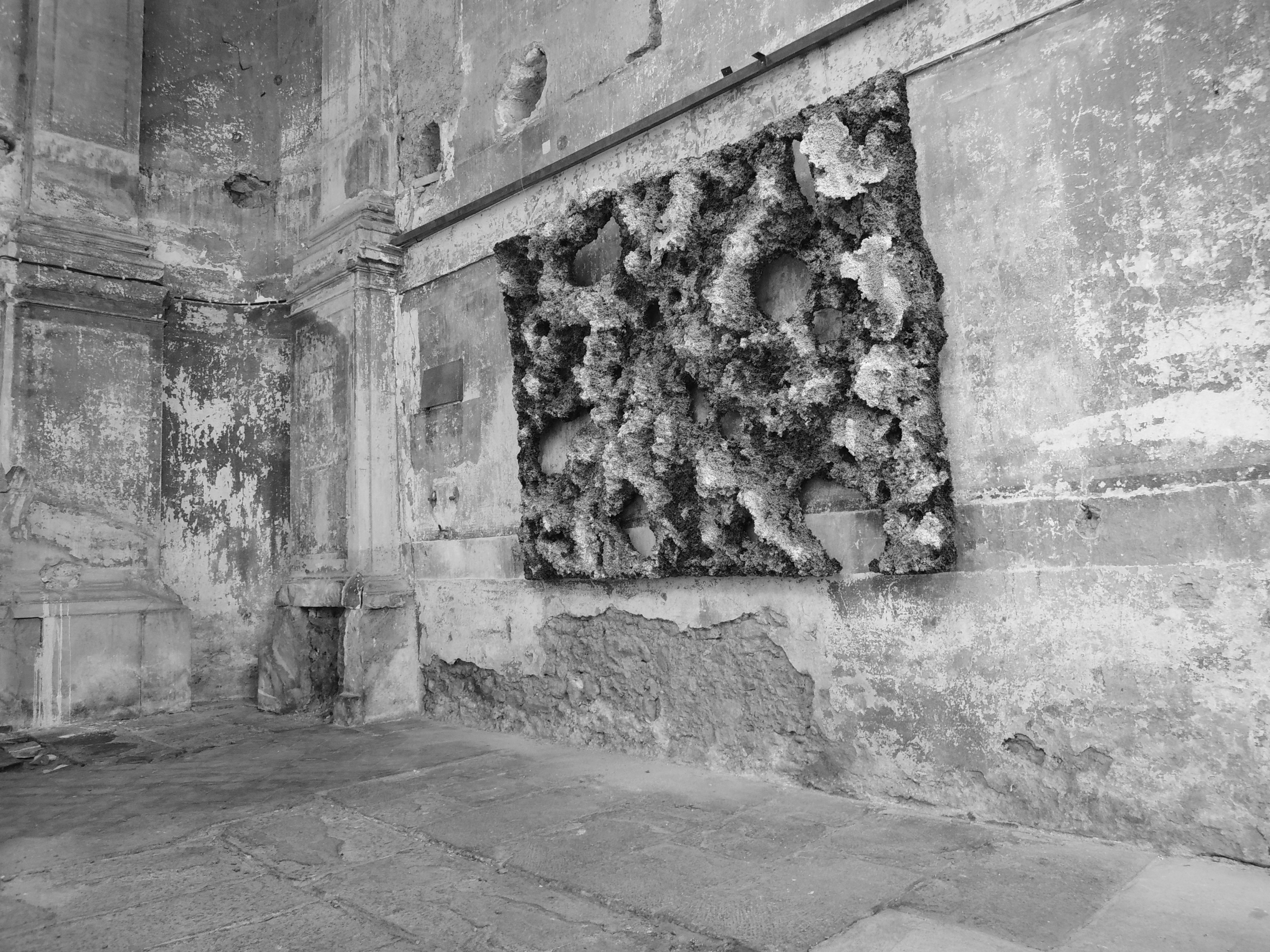 Vue de l'exposition A portée de regard à l'Eglise des Trinitaires de Metz. Curatrice Viviane Zenner