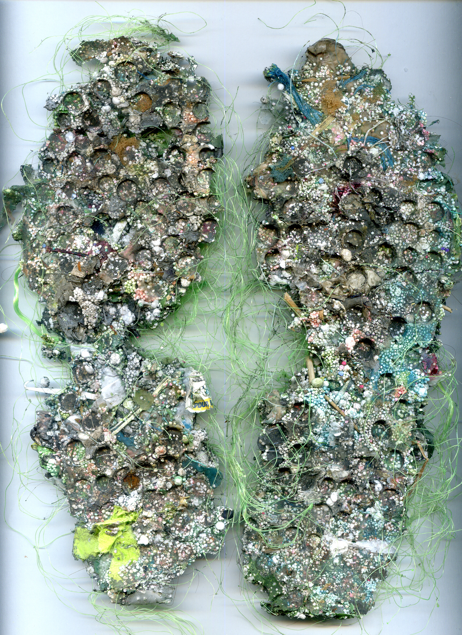 Archéologie de l'atelier, 2014. 40 x 330 x 4 cm . Résidus prélevés lors de l'élaboration de la sculpture Macro-monde