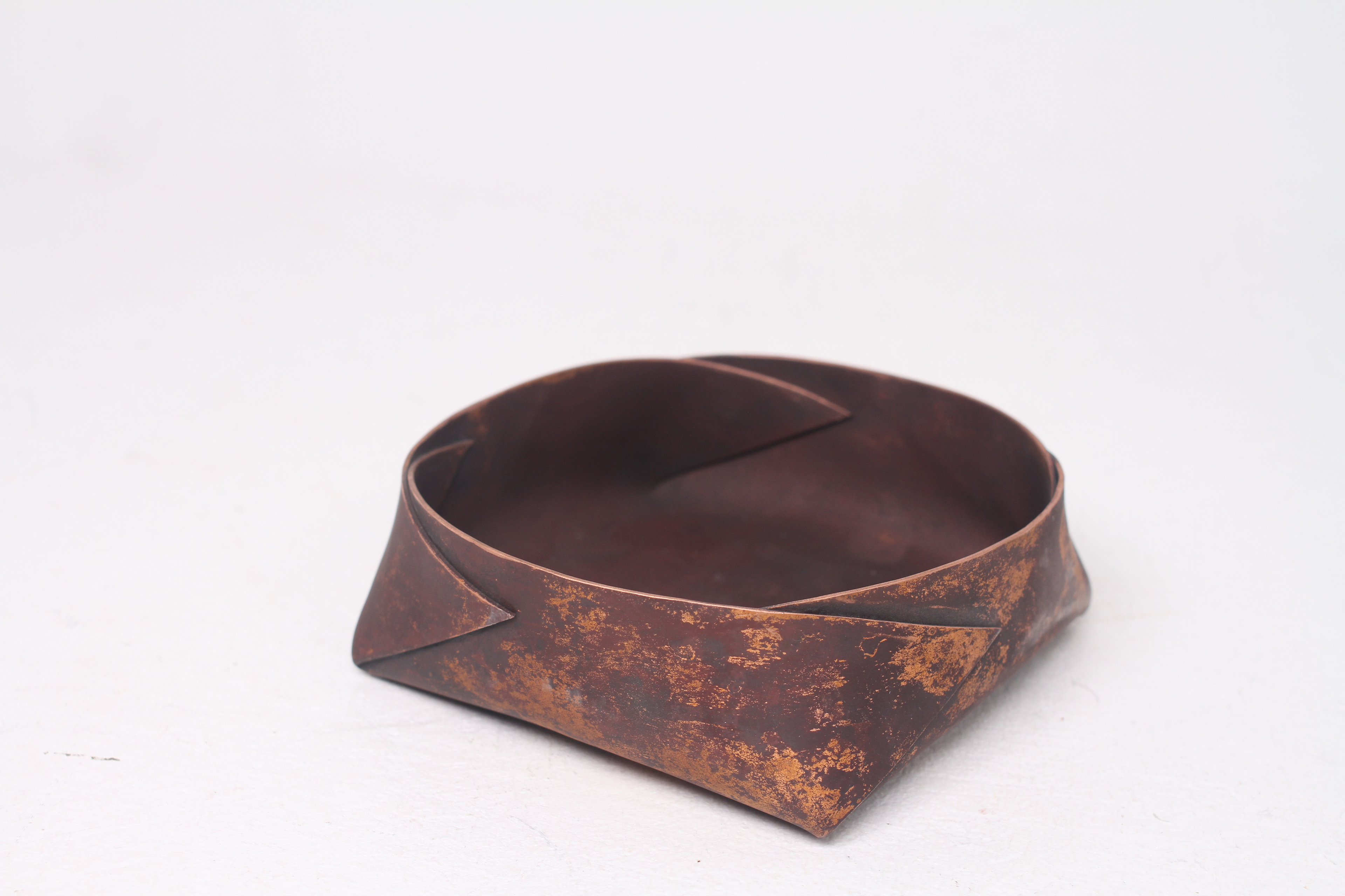 large wide vessel (black): £315