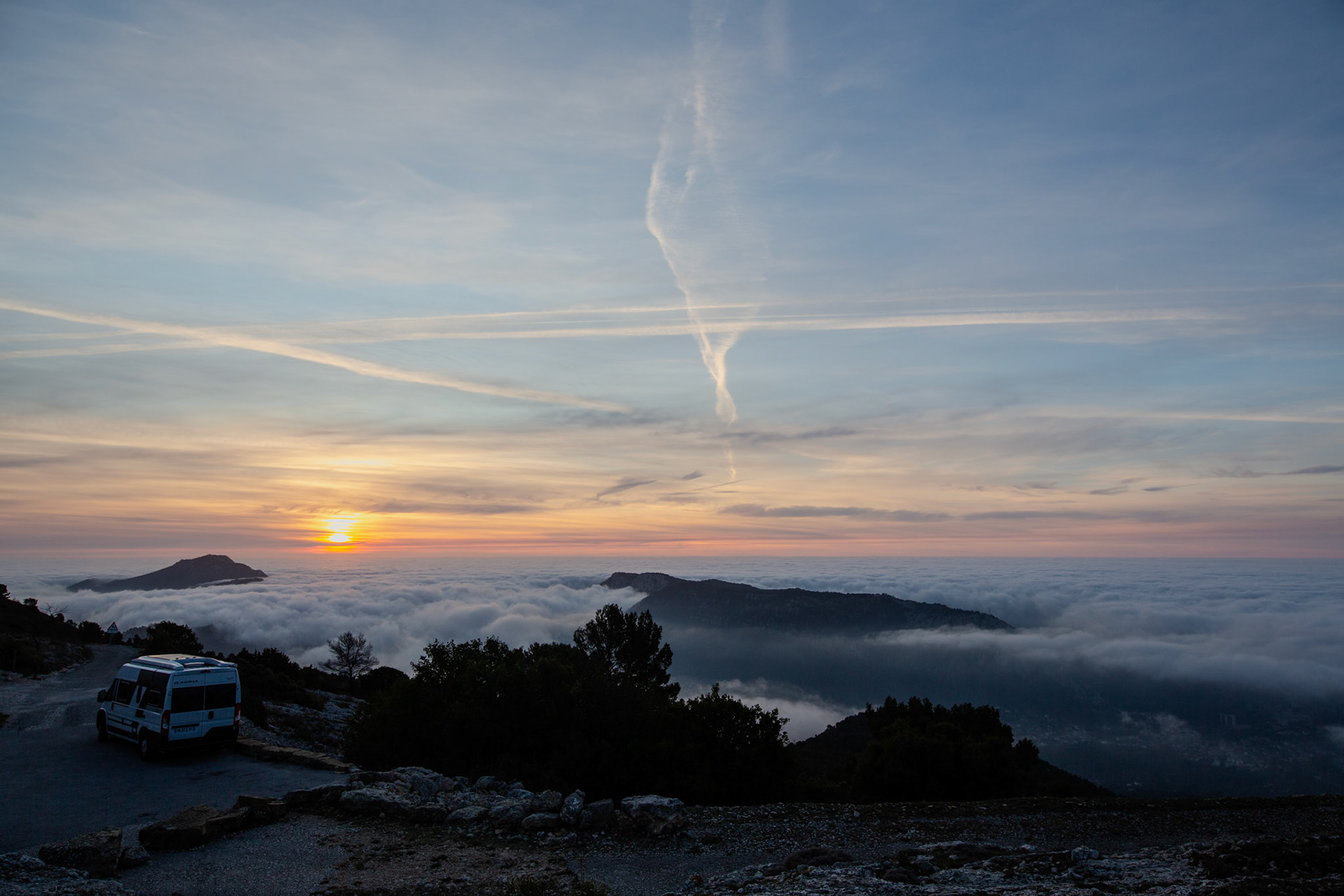 Lever de soleil sur le Mont Coudon et le Mont Faron