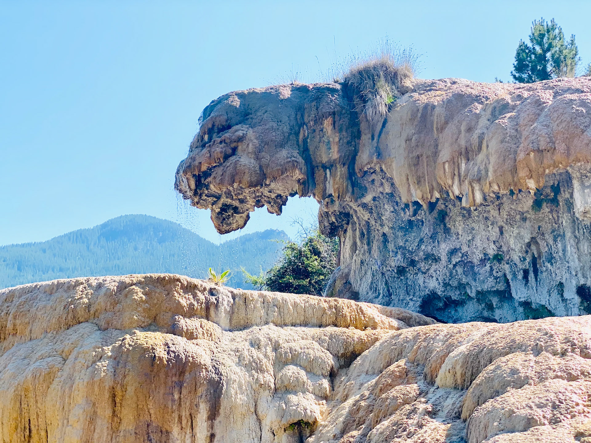 Fontaine pétrifiante de Réotier