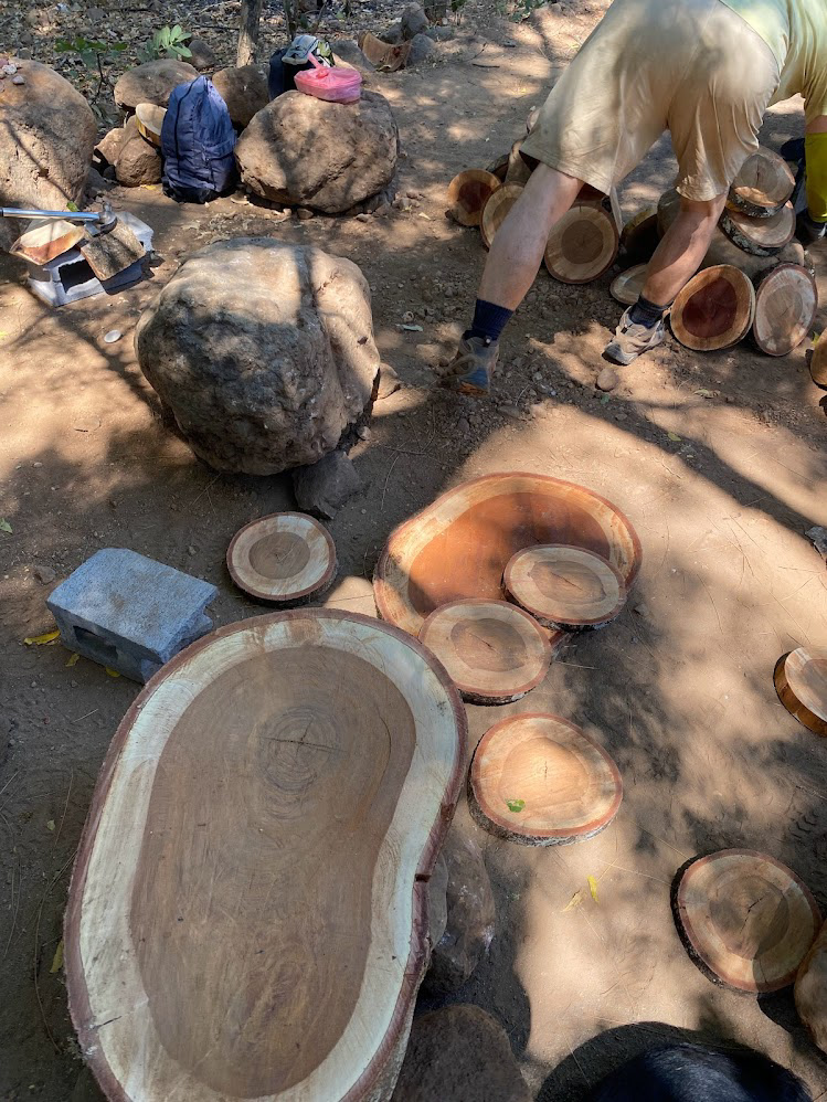 We asked the masons to cut off some extra pieces of wood.