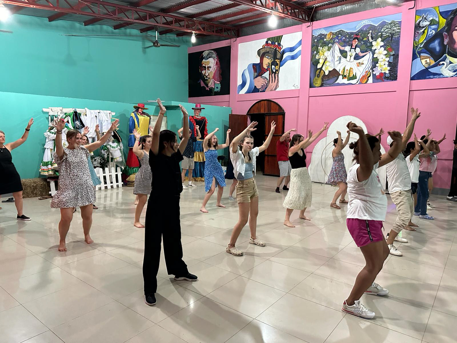 Salsa dancing class back in El Sauce!