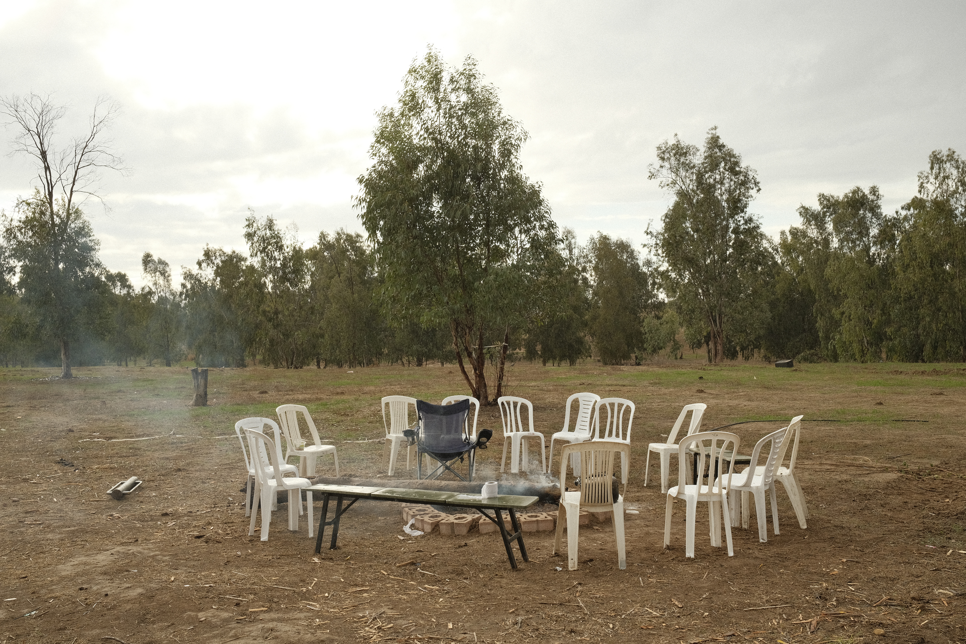 An empty campfire as a sign of a hasty jump to task
