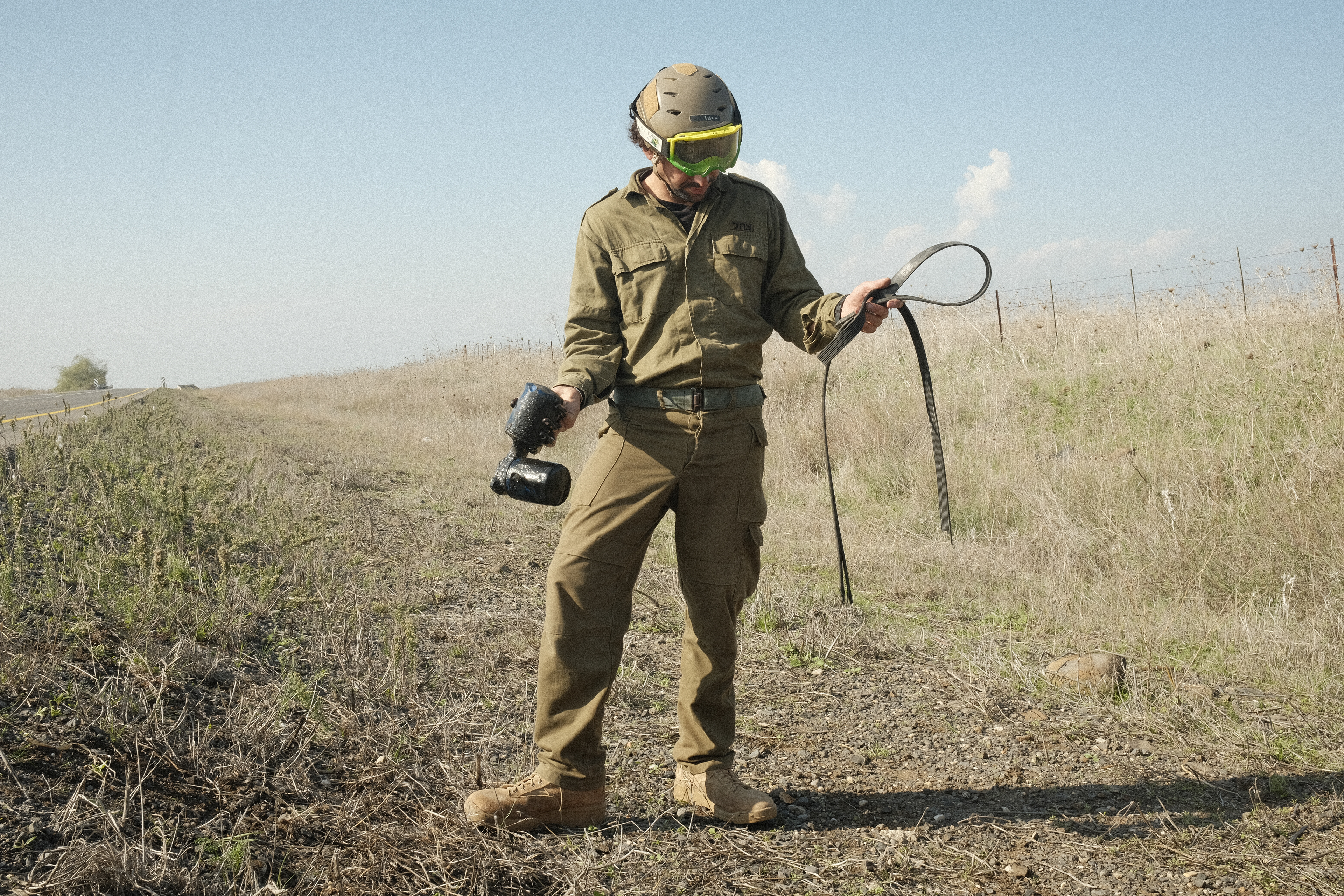 Capilloto holds the oil filter and the torn engine belt due to the breakdown of his vehicle