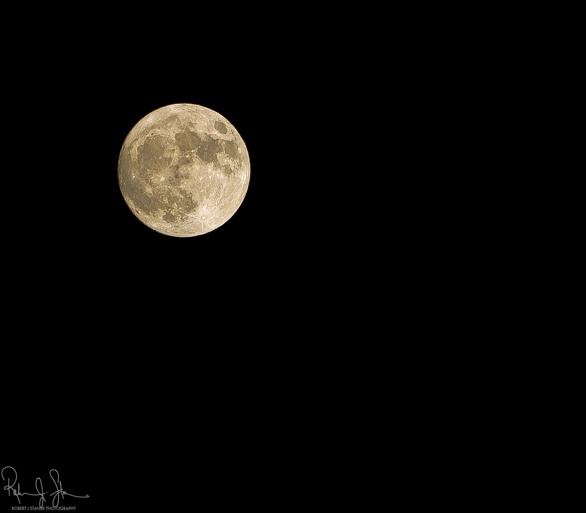 Moon 11-2016 Canon T5i EF28-135 Lens