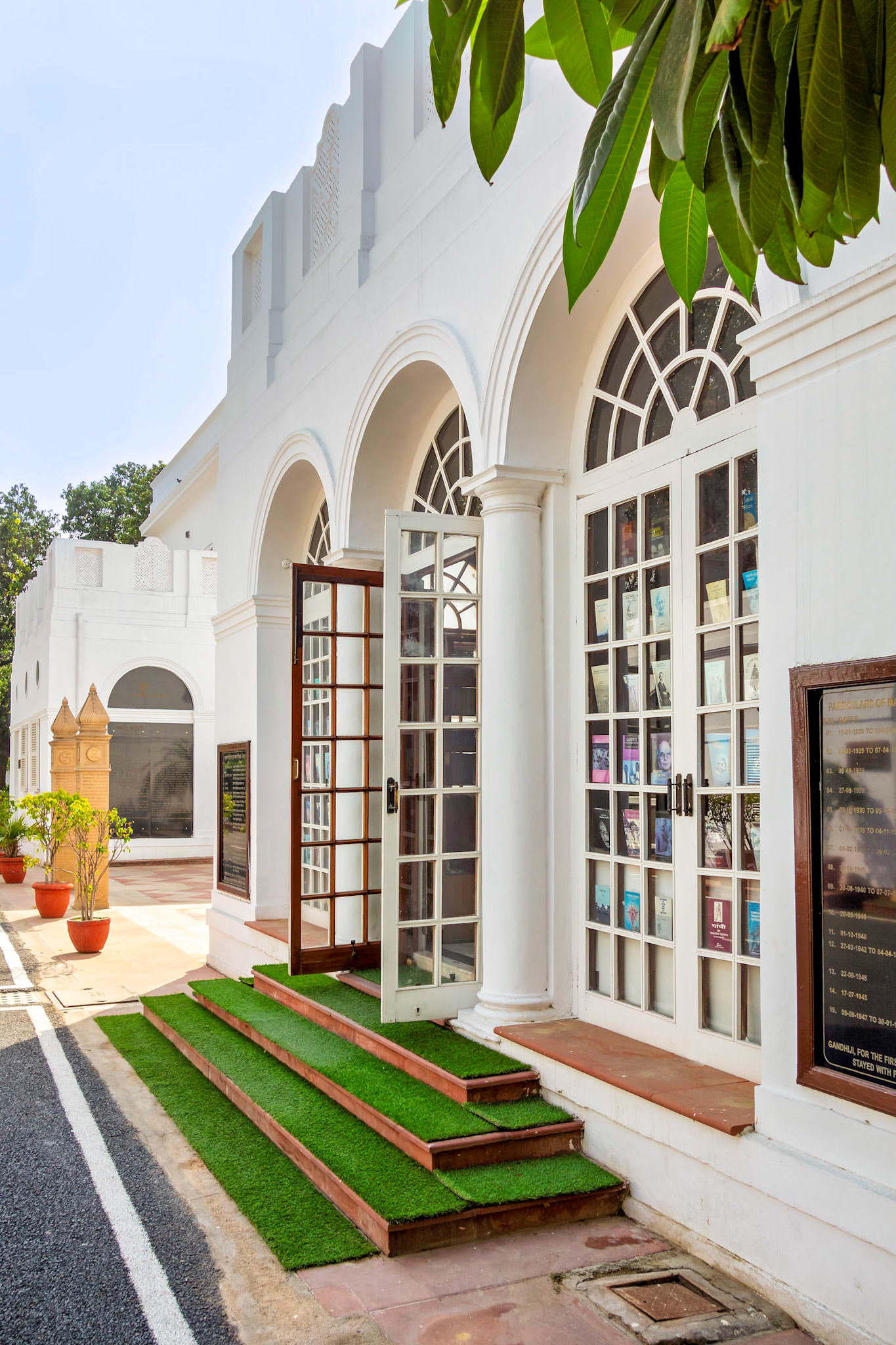 DEntrance to house from courtyard, Gandhi Smiriti