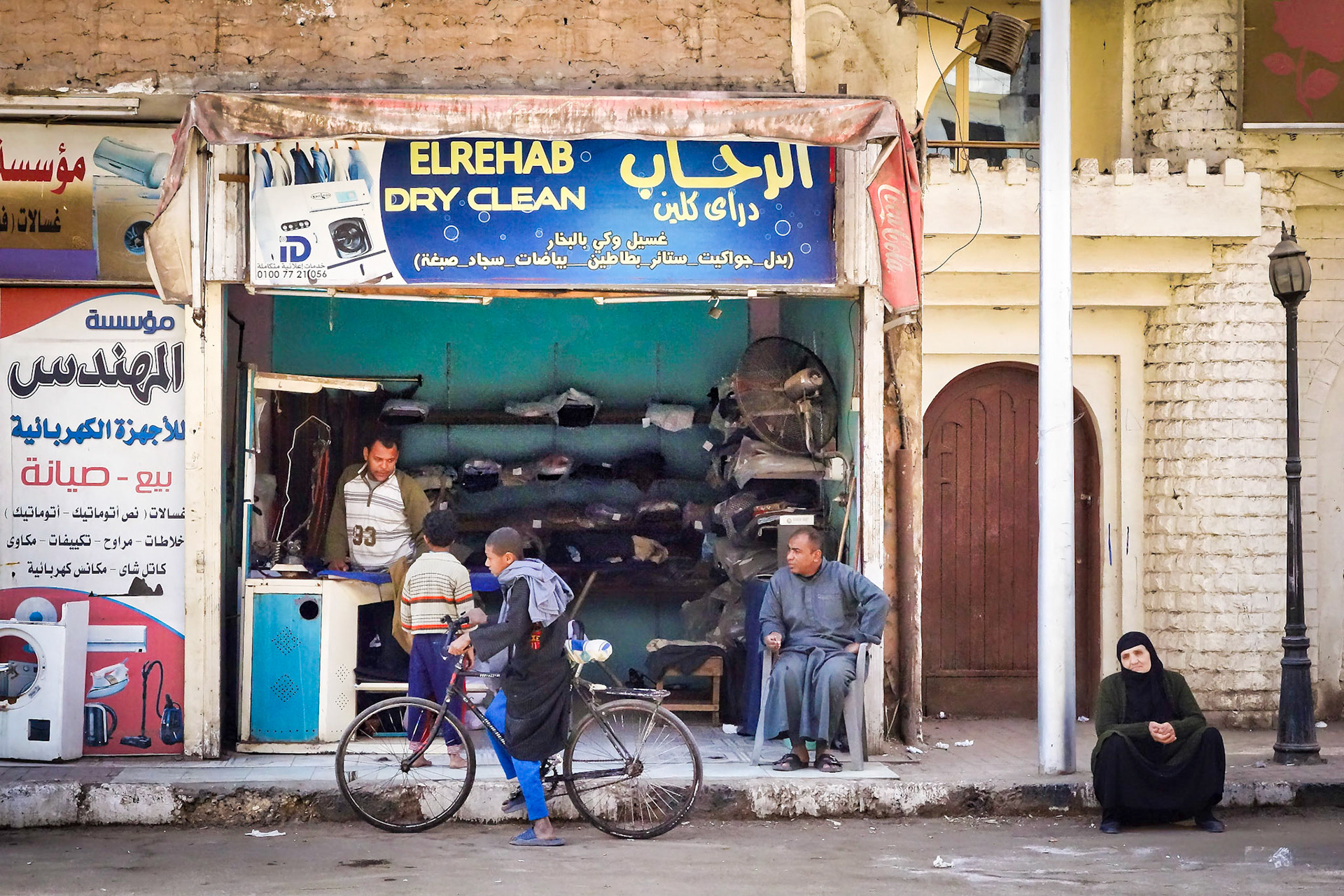 Street scene near lunch restaurant, Luxor