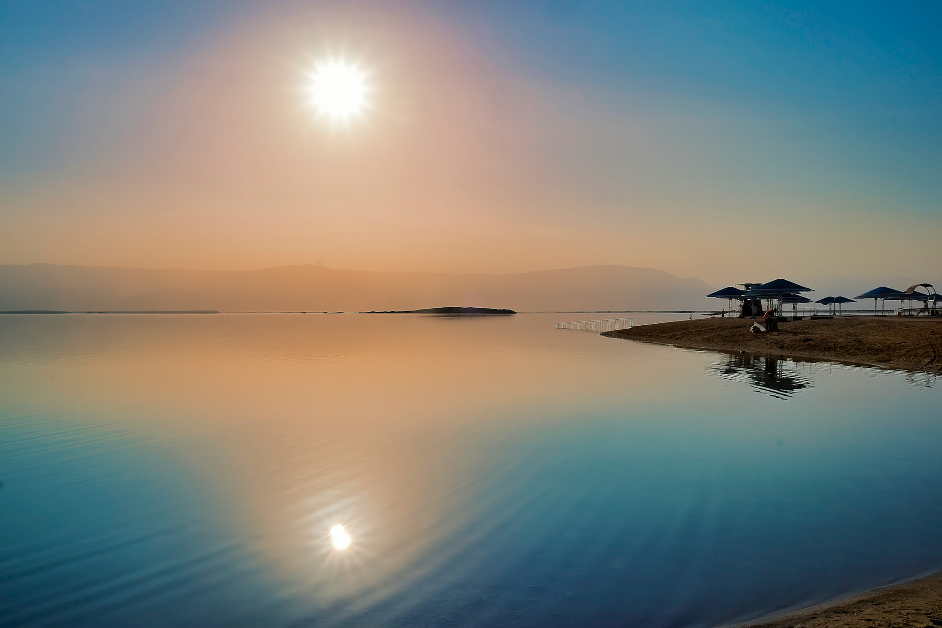 Sunrise , Dead Sea Israel 2016 (Mountains are in Jordan)