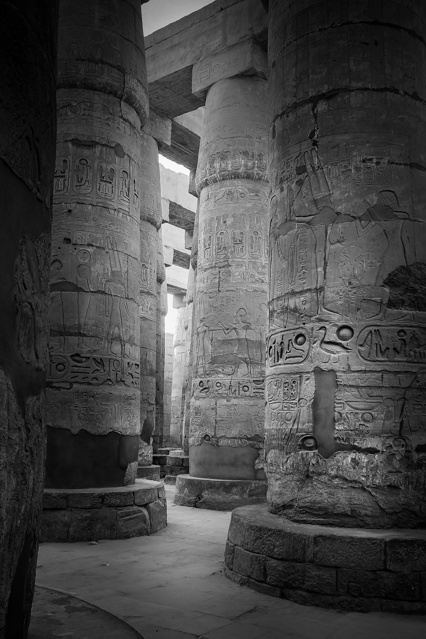 Columns in hyperstyle hall, Karnac