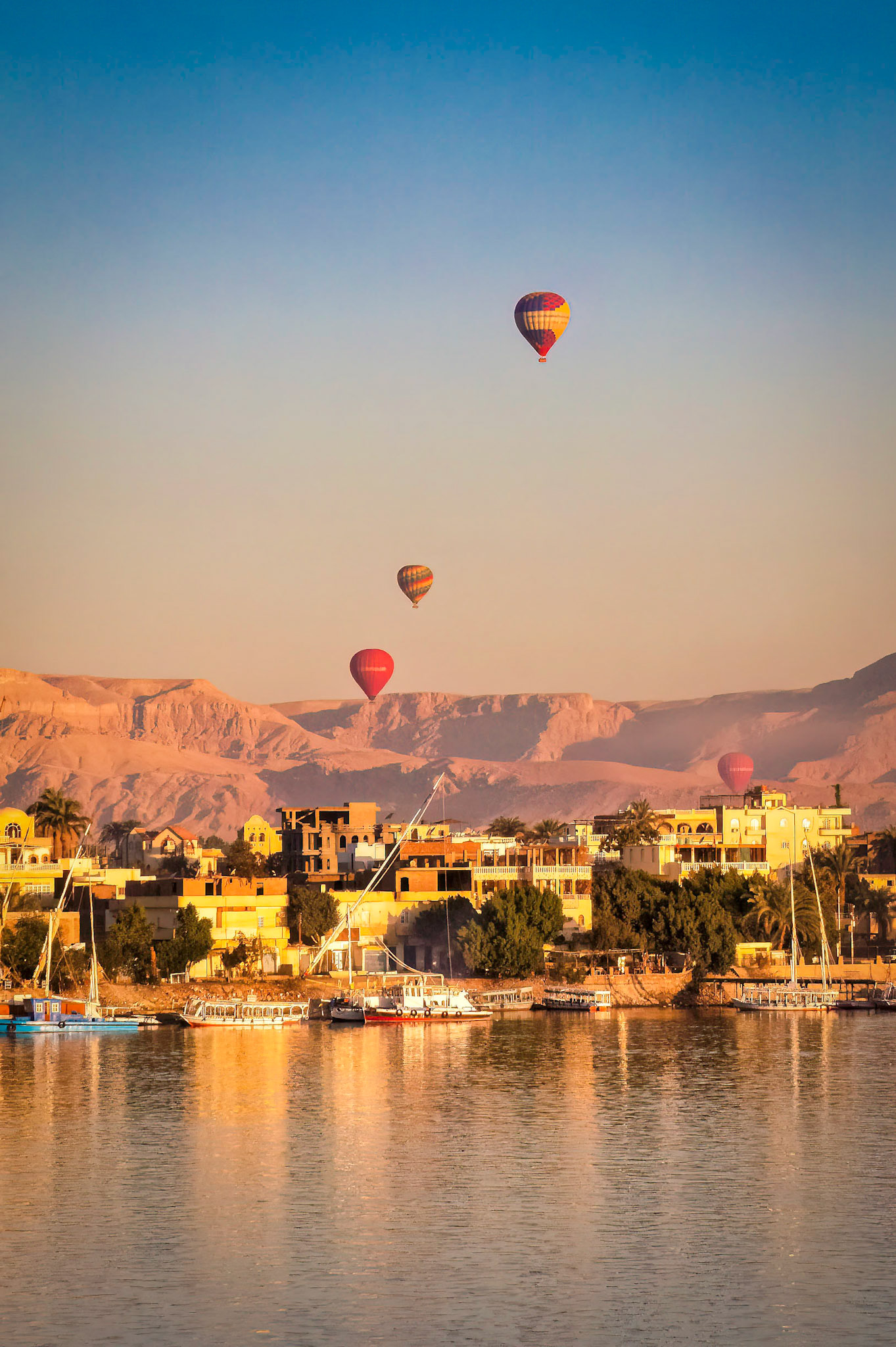 Early morning ballooning over West Bank at Luxor