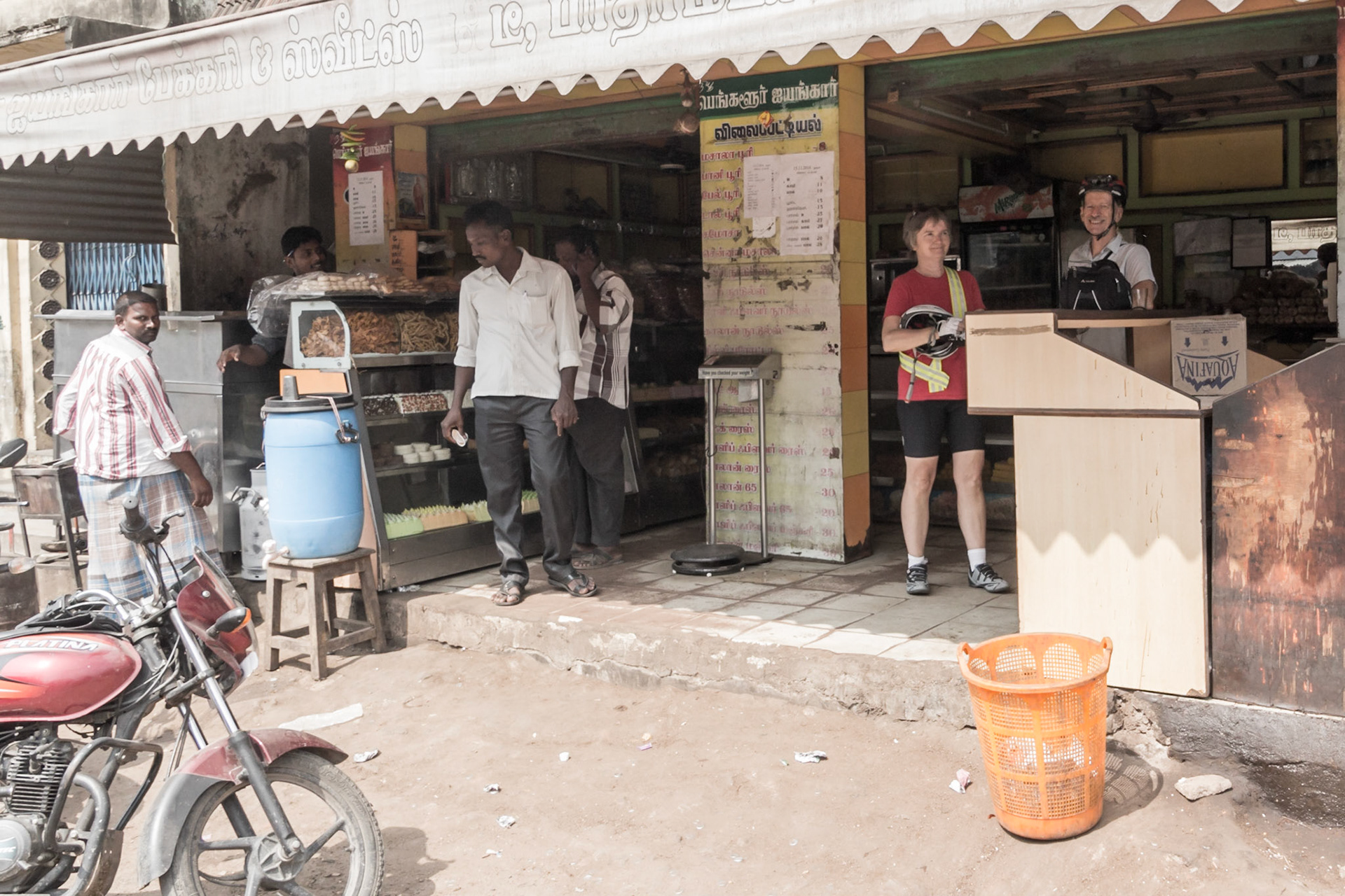 Cycling between Kumbakonam and Thanjavur