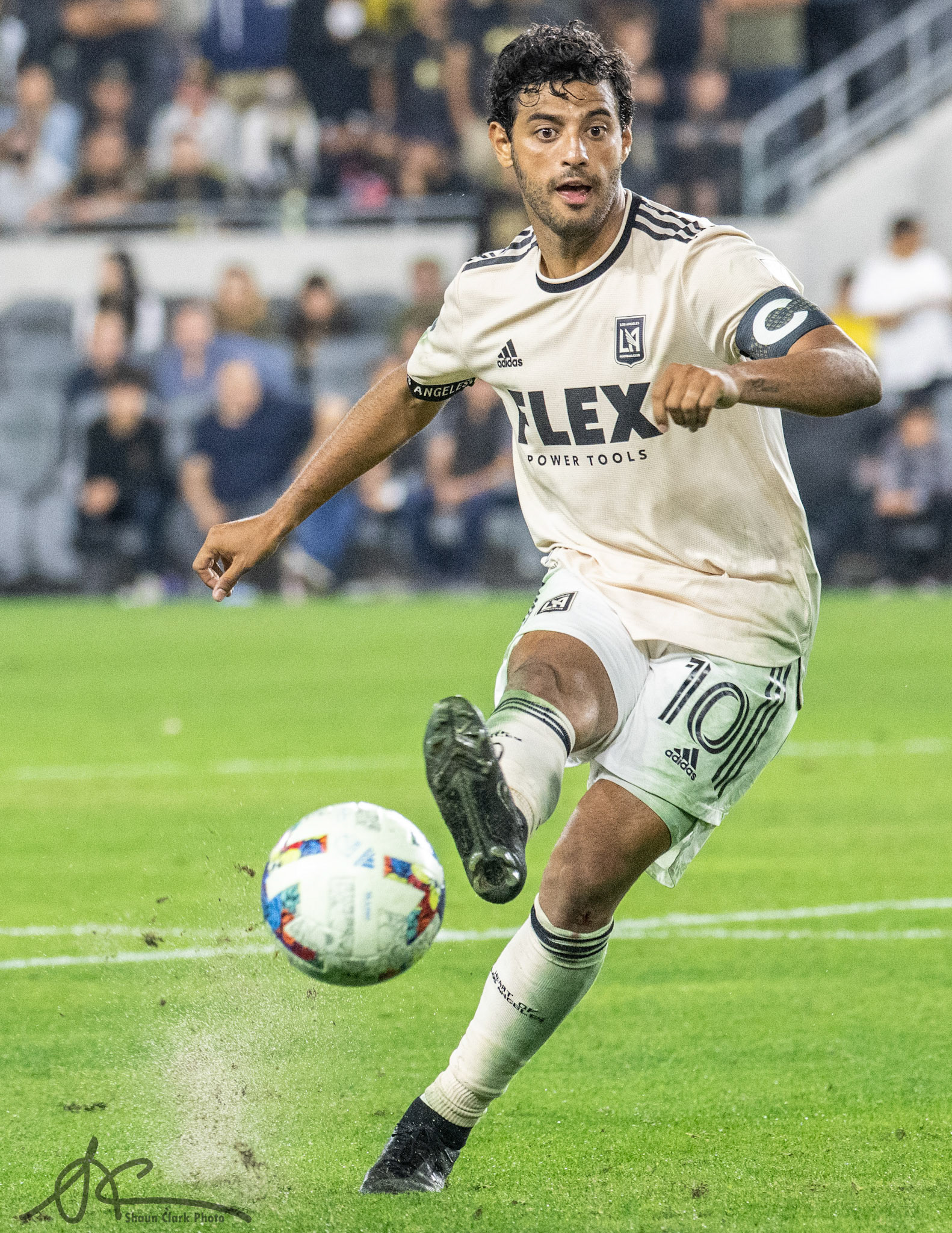 LOS ANGELES, CA - MAY 18:  Carlos Vela #10 of Los Angeles FC during the match against Austin FC at Banc of California Stadium in Los Angeles, California on May 18, 2022.  Los Angeles FC won the match  (Photo by Shaun Clark/Getty Images) *** Local Caption *** Carlos Vela