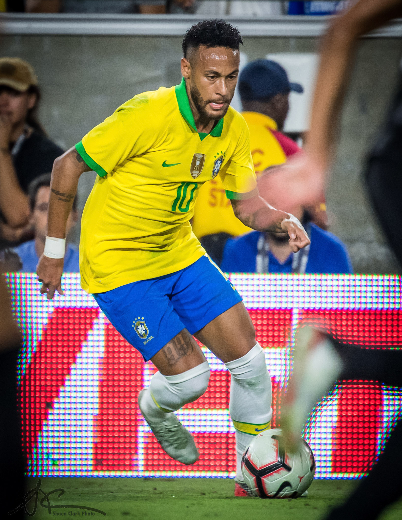 LOS ANGELES, CA - SEPTEMBER 10:  Neymar #10 of Brazil during the 2019 International Champions Cup at the Los Angeles Coliseum between Brazil and Peru on September 10 2019 in Los Angeles, California.  Peru won the match 1-0. (Photo by Shaun Clark/Getty Images) *** Local Caption *** Neymar