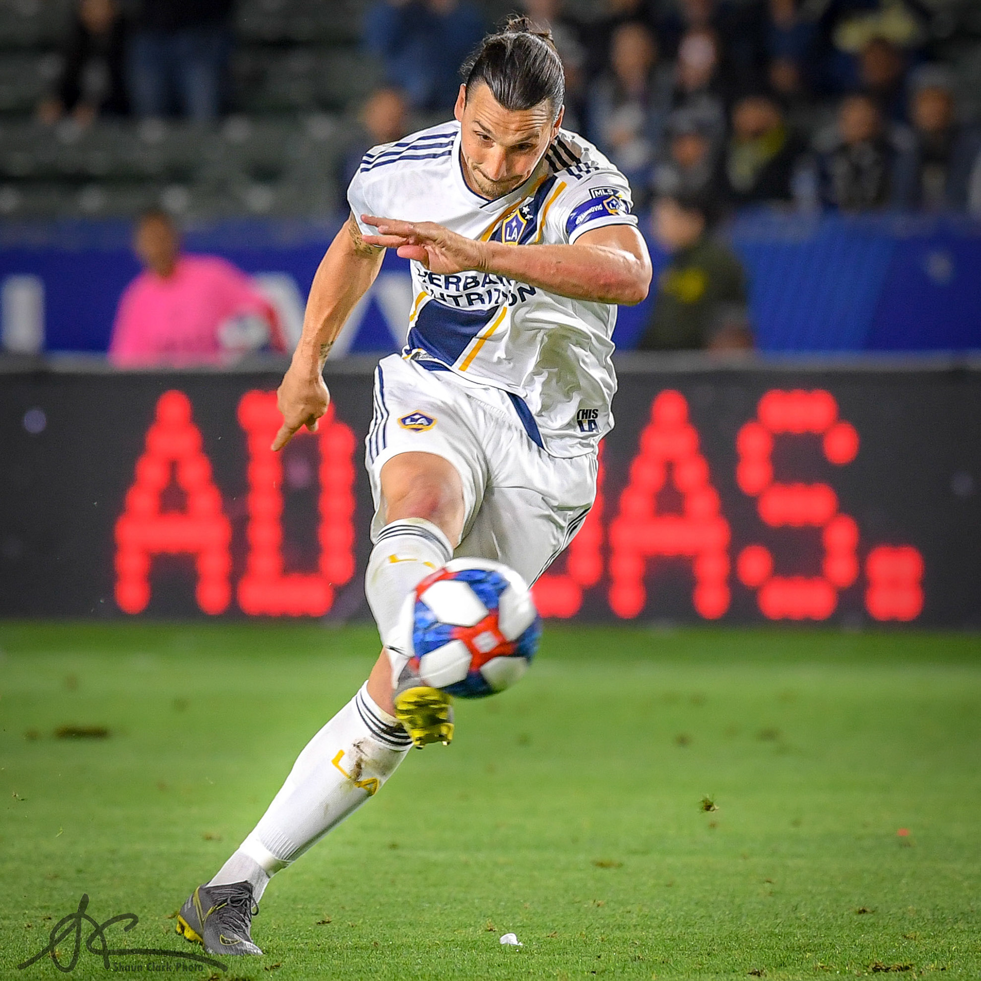 CARSON, CA - JUNE 2: Zlatan Ibrahimovic #9 of Los Angeles Galaxy takes a free kick during the Los Angeles Galaxy's MLS match against New England Revolution at the Dignity Health Sports Park on June 2, 2019 in Carson, California.  New England Revolution won the match 2-1 (Photo by Shaun Clark/Getty Images) *** Local Caption *** Zlatan Ibrahimovic