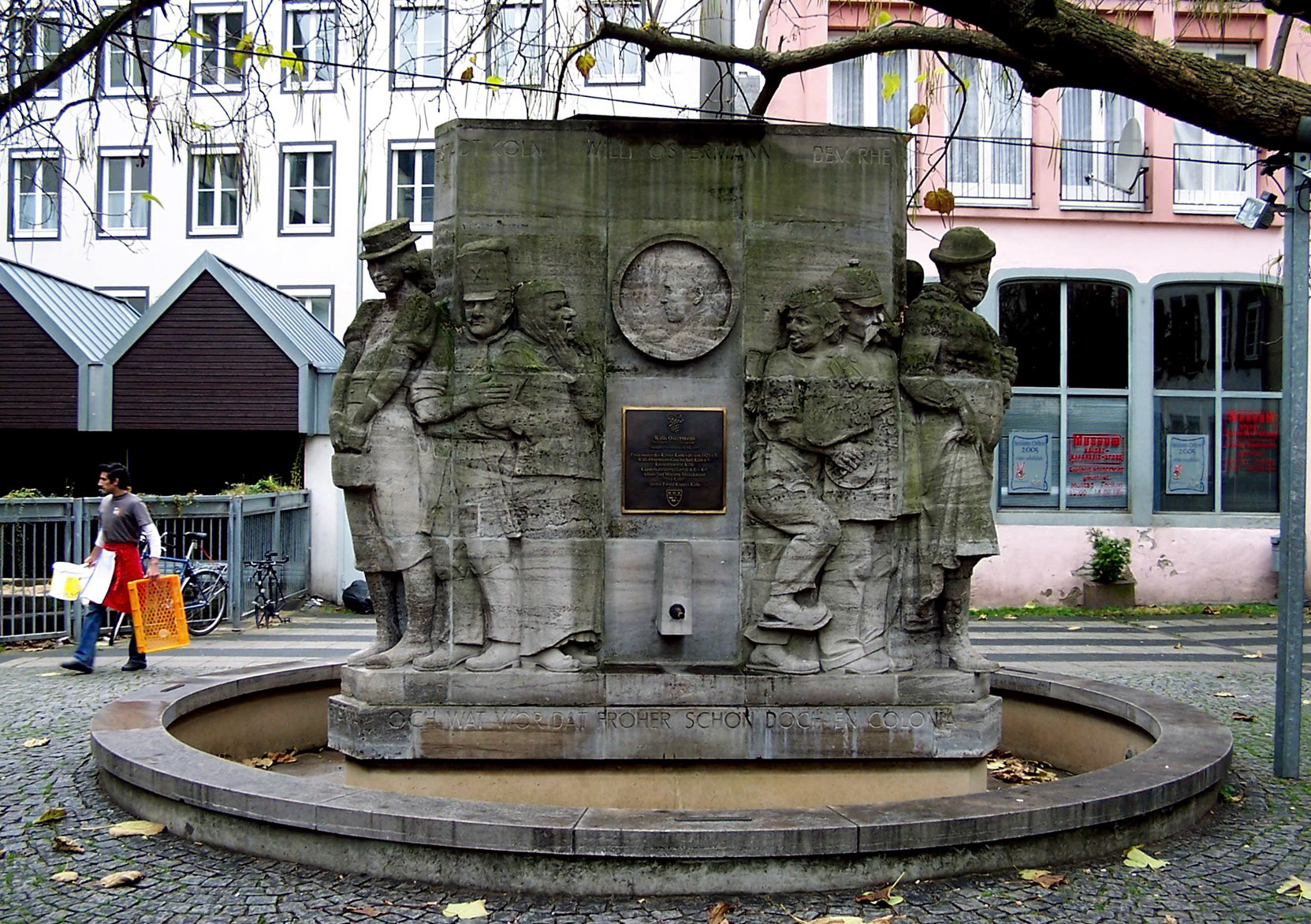 Denkmal für Willy Ostermann auf dem Willy Ostermann Platz in Köln