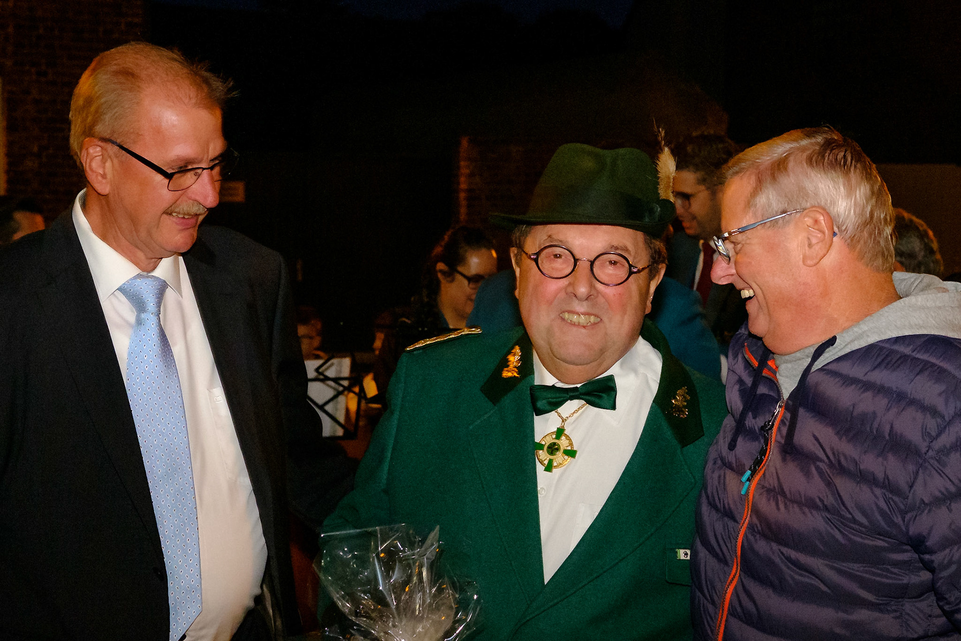 St. Hubertus Schützenbruderschaft Friesheim ernenn Hans-Peter Nolden die Ehrenpräsidentschaft der Schützenbruderschaft.