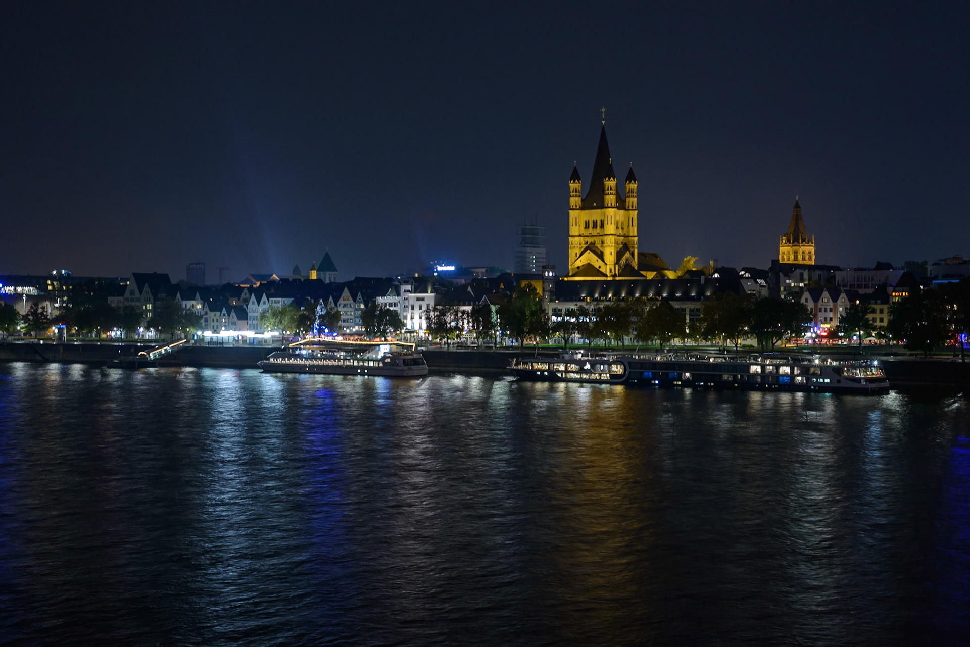 Groß St. Martin bei Nacht